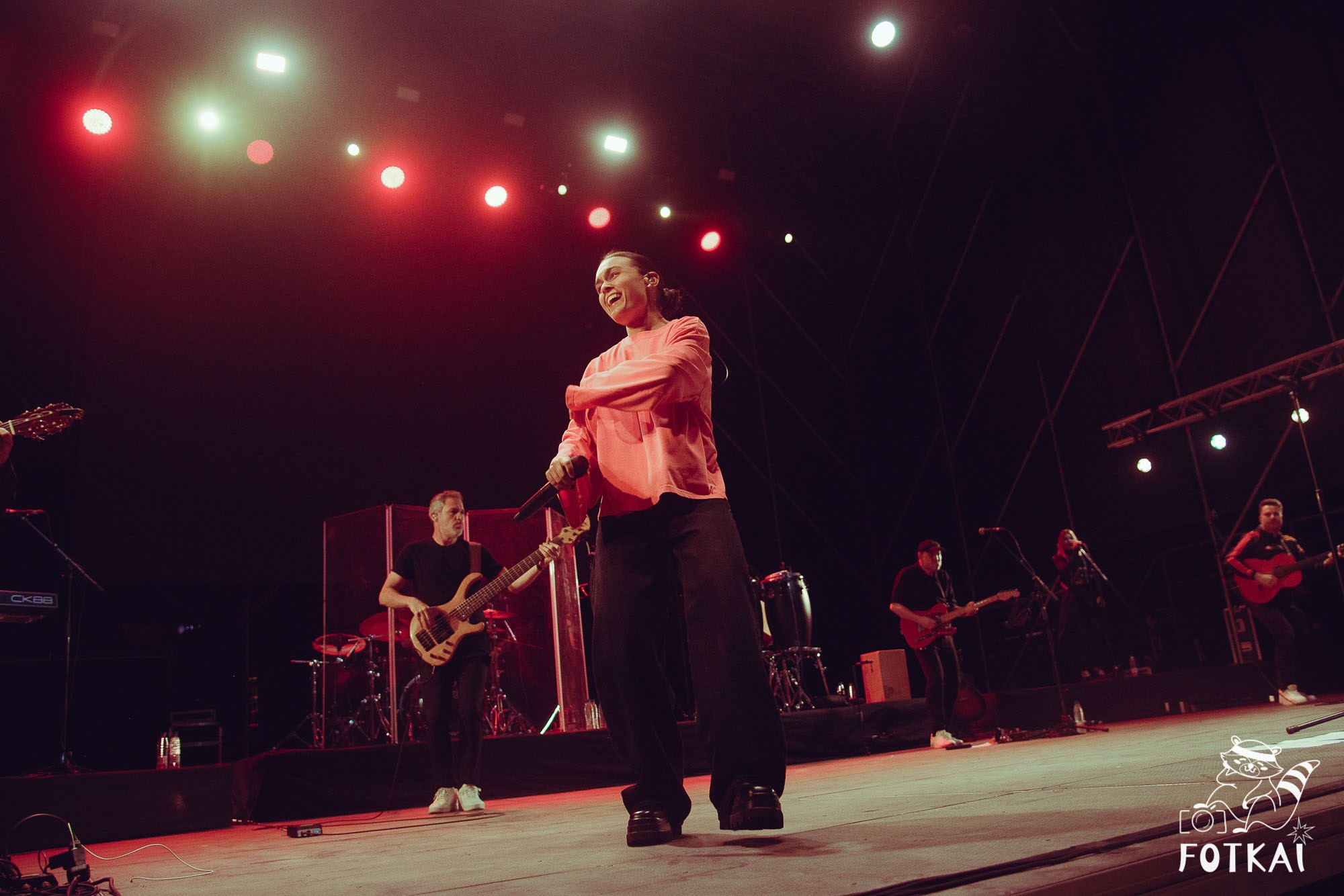 Marta Santos — Fotos del concierto en Alicante 2026: pop flamenco en El Muelle Live | FOTKAI