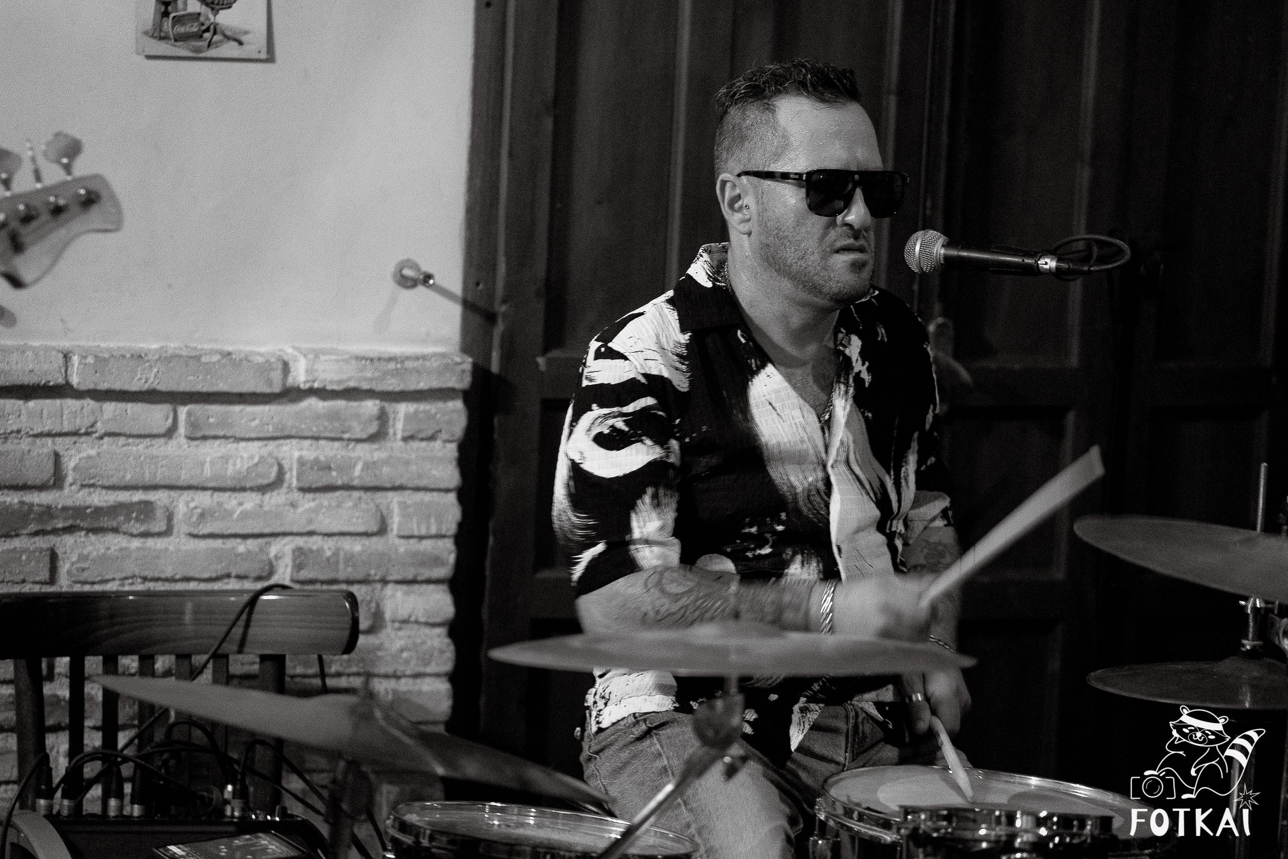 Stones of the Coast en Café Aljibe Rojales: Reportaje fotográfico 30.08.25 | FOTKAI