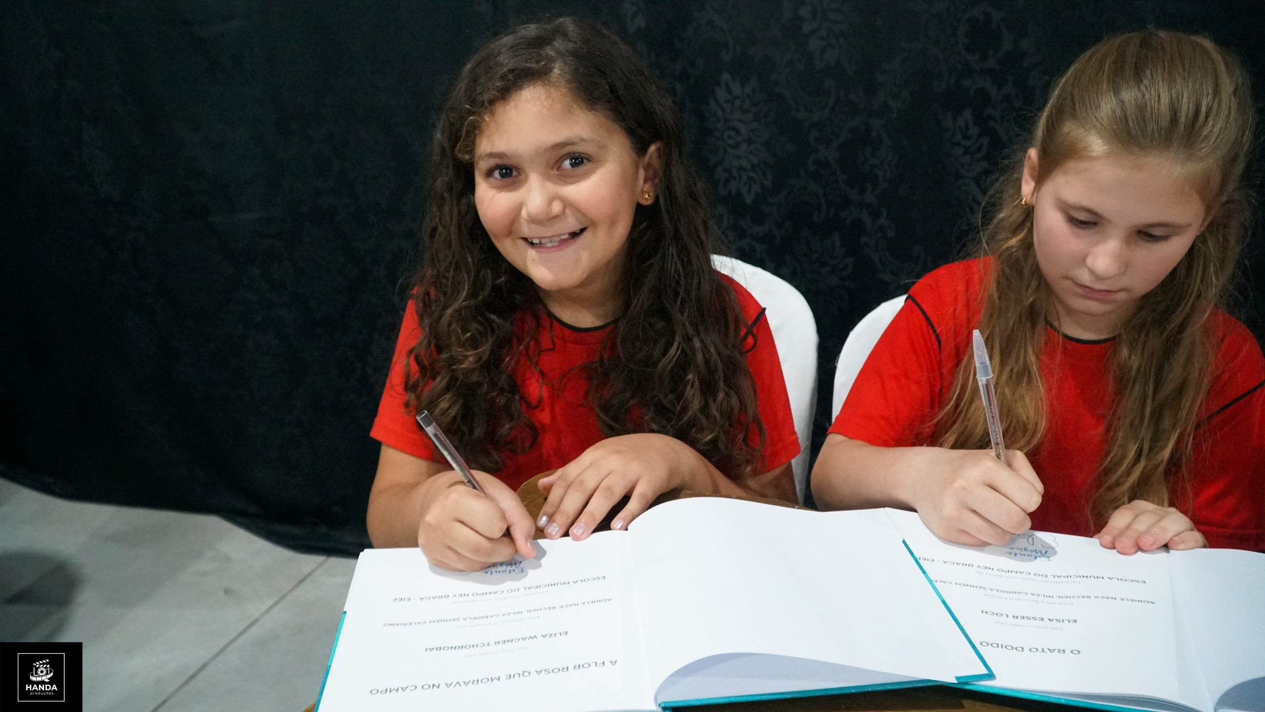 Noite autógrafos colégio Aurélio Buarque de Holanda. Handa Produções