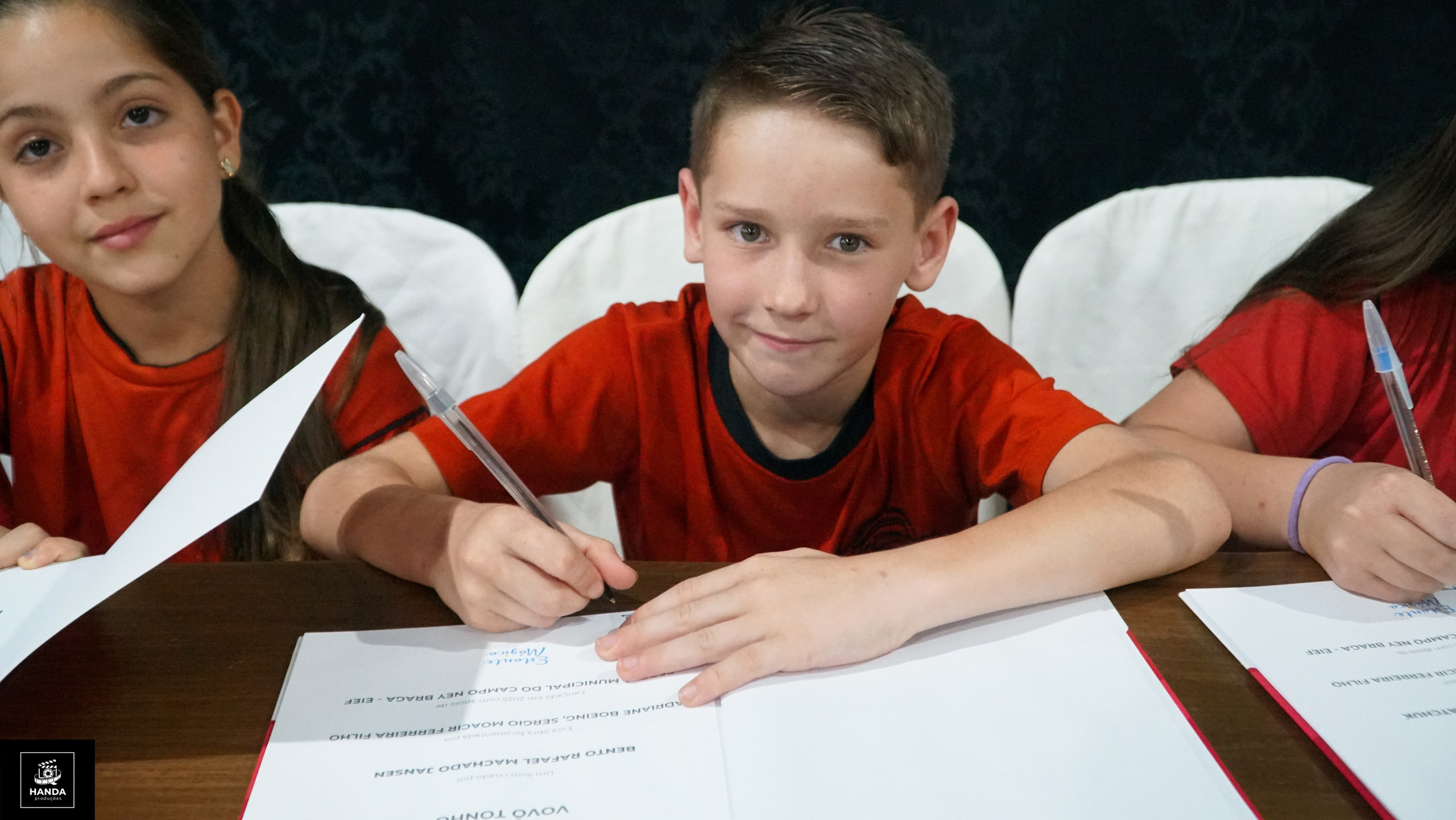 Noite autógrafos colégio Aurélio Buarque de Holanda. Handa Produções