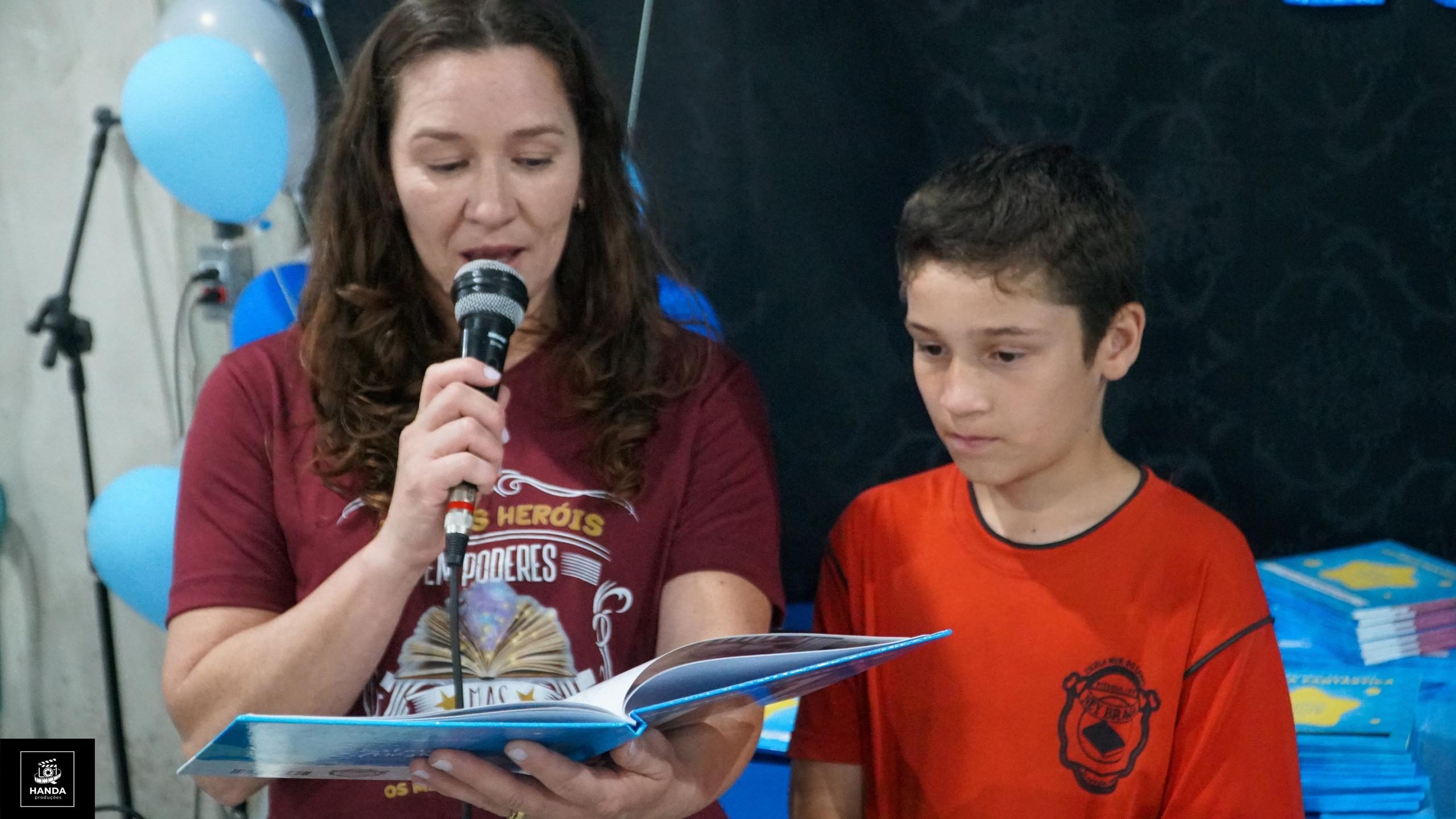 Noite autógrafos colégio Aurélio Buarque de Holanda. Handa Produções