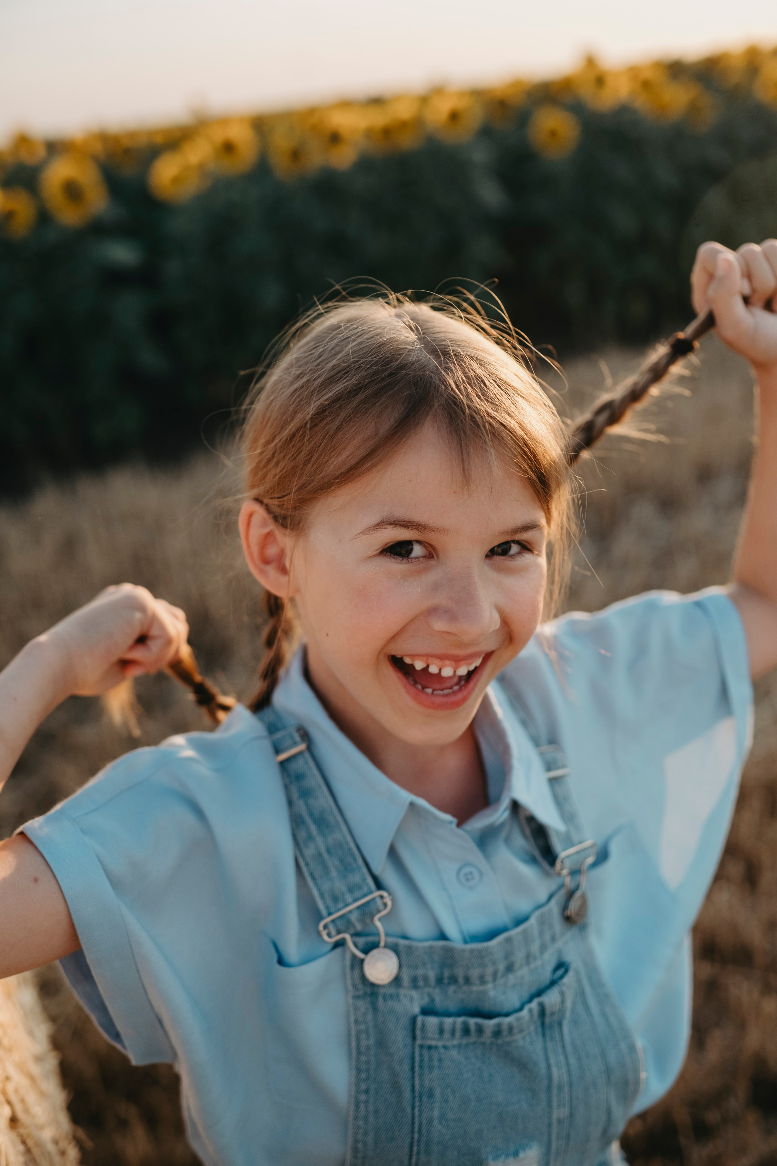 Letnje fotografisanje u polju suncokreta i sena. Deciji i porodicni fotograf u Beogradu Oksana Skendzic