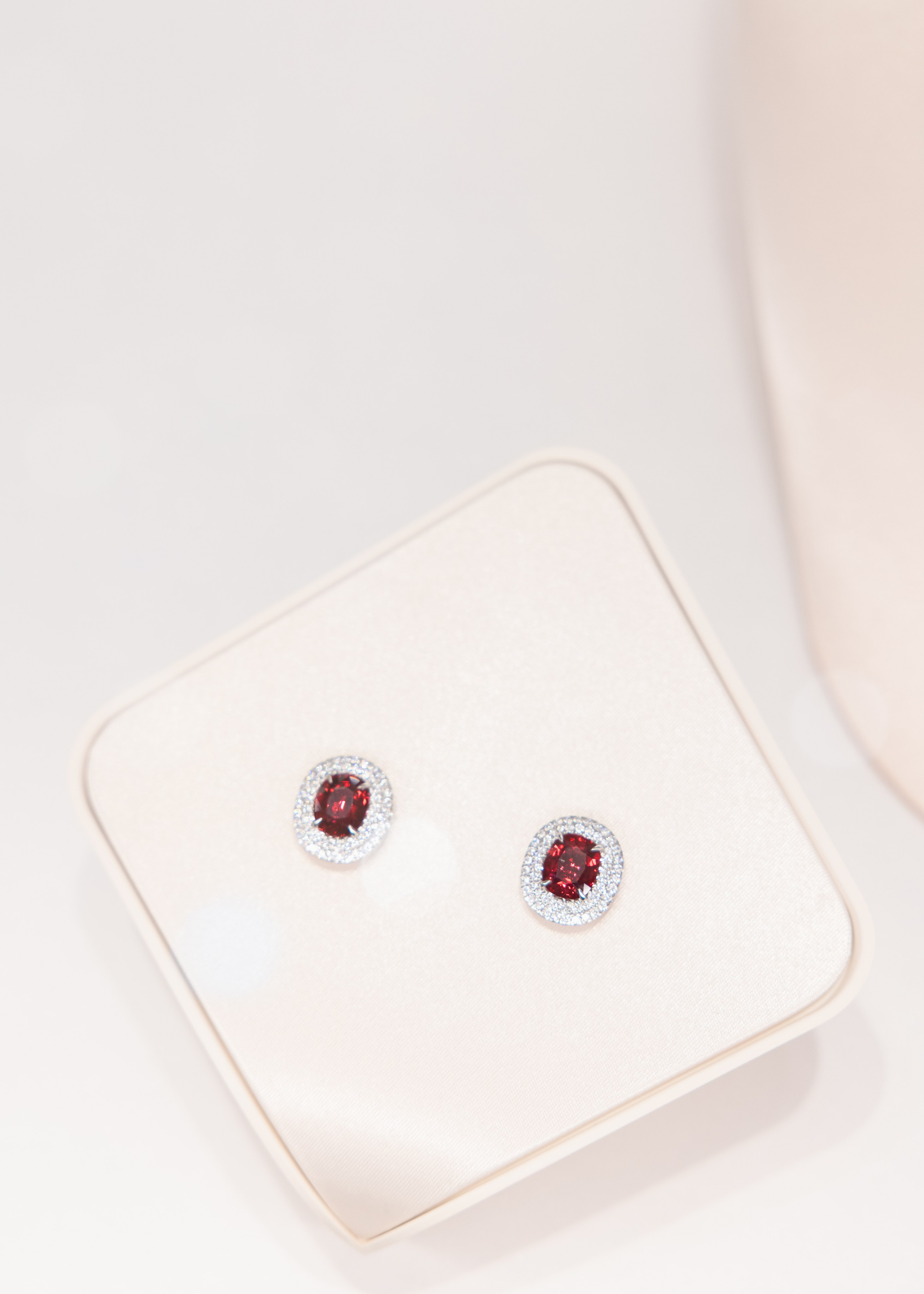 Tiffany. Professional wedding photographer in Copenhagen, Denmark — Julia Byron