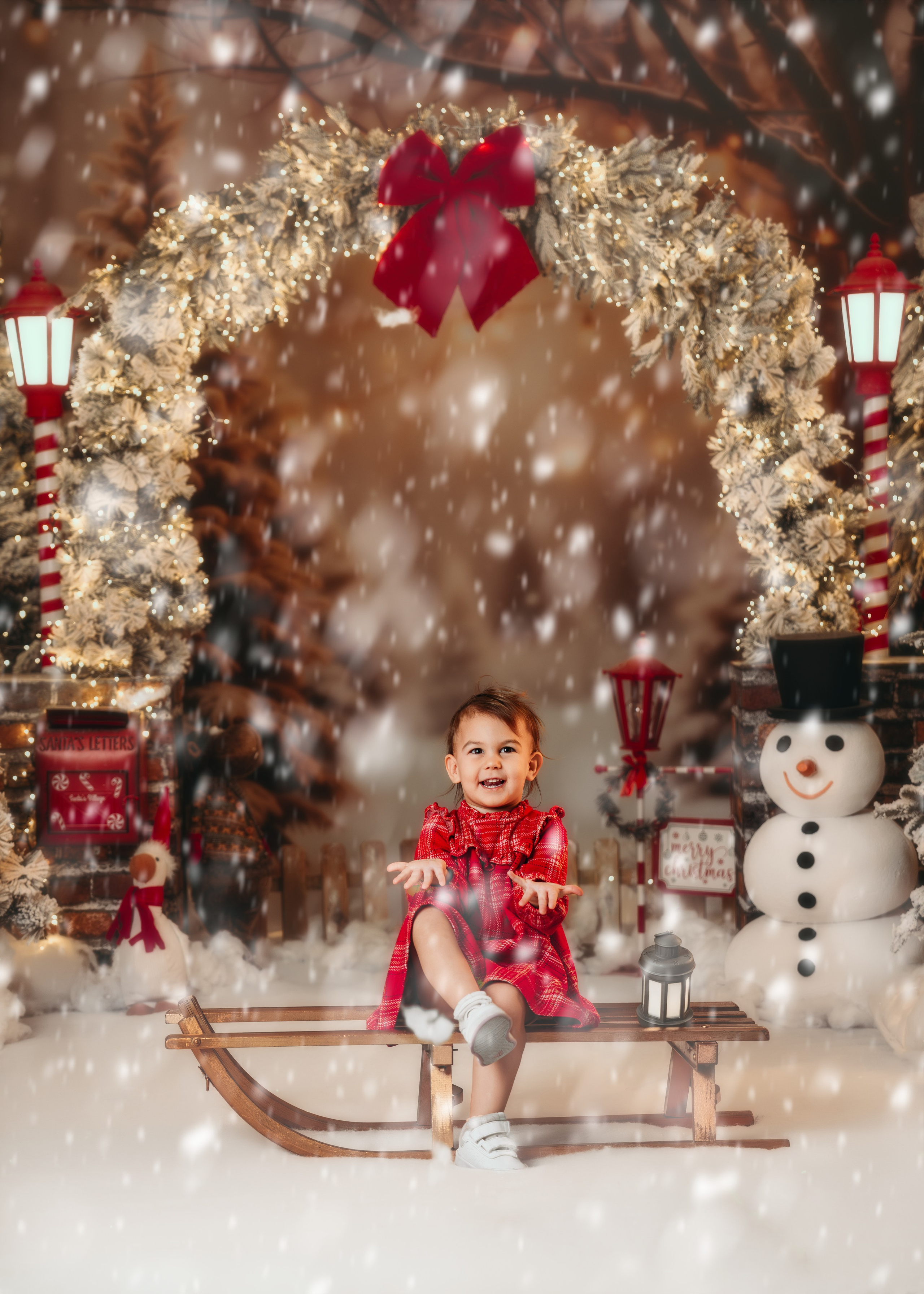 Porodično novogodišnje fotografisanje u modernom prazničnom setu, Vračar Beograd.