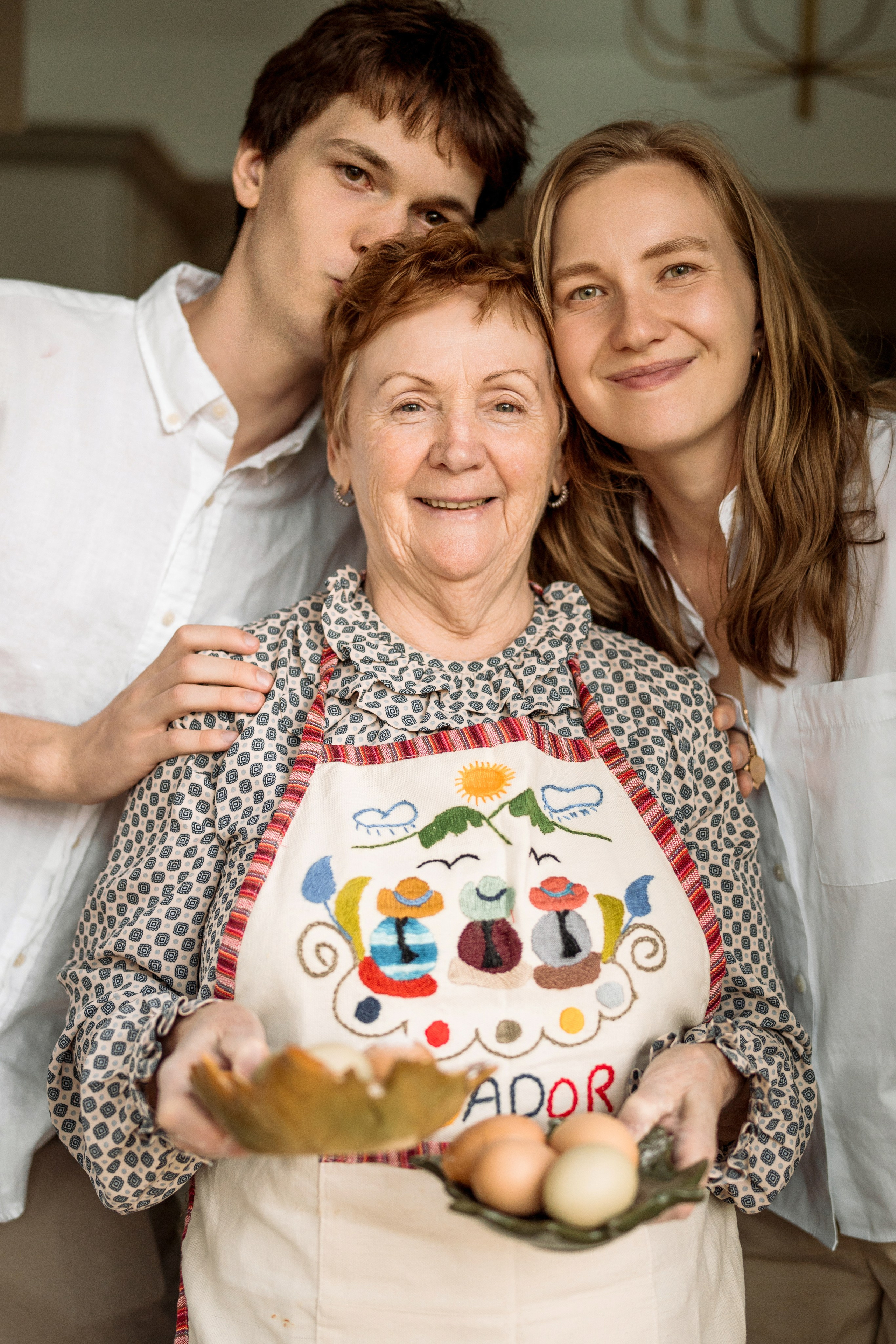 Large Family Photoshoot at Home – Generational Memories. Alisa Tant — Family and newborn photographer Bucks County, Montgomery county, Philadelphia, NJ