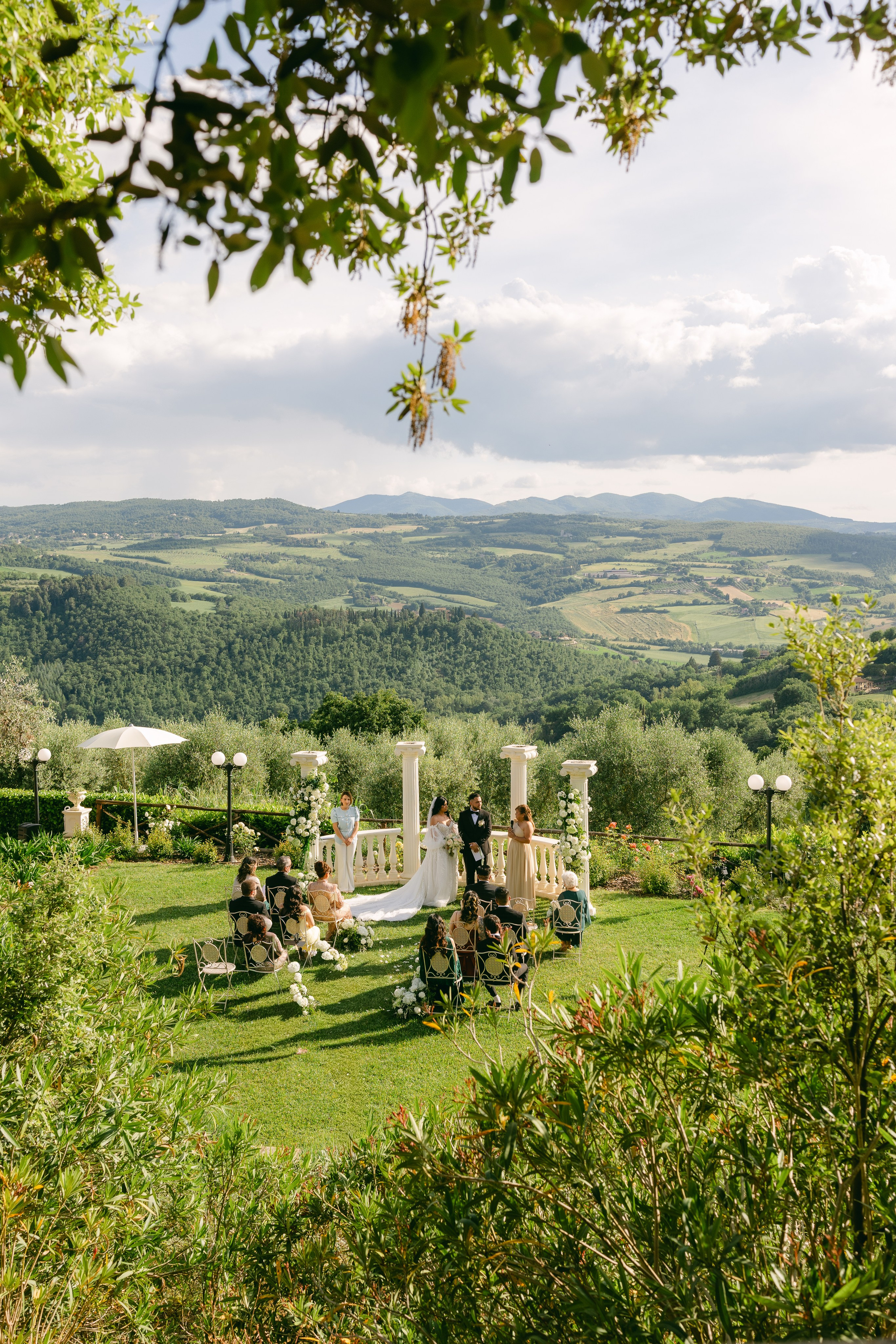 Elisa and John. Sara Luca Wedding Photographer in Italy and Europe