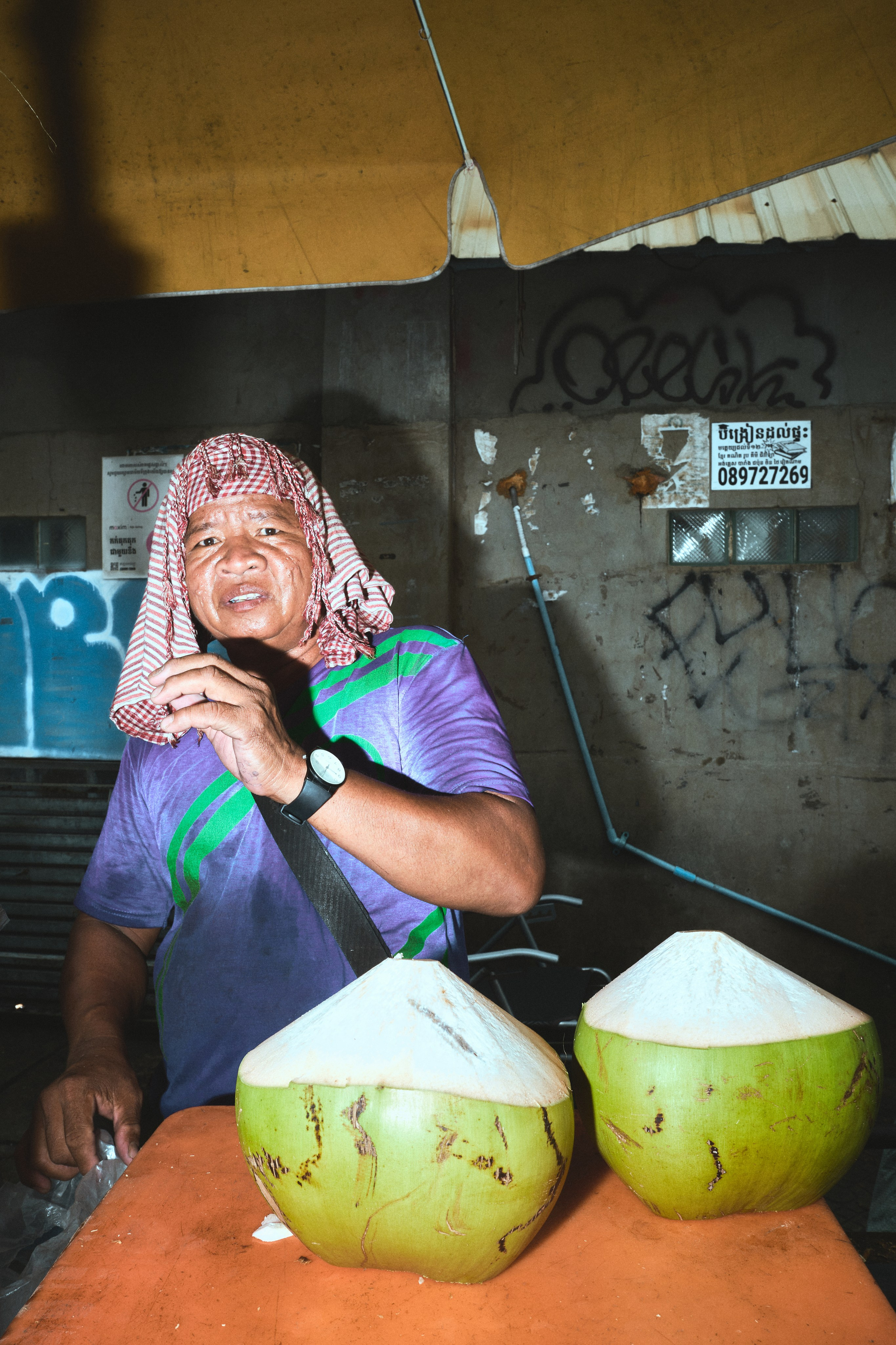 Street. Petr Nabutov. Portrait photography, Cambodia