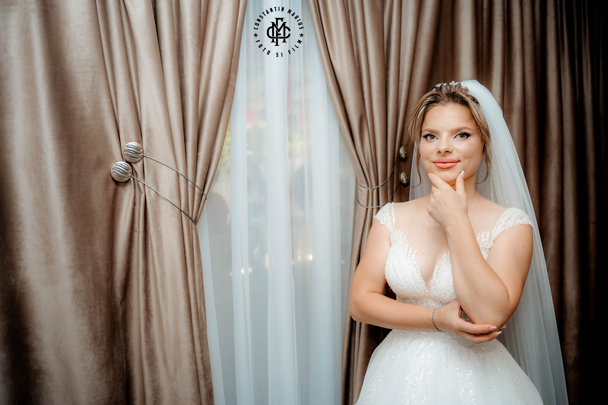 WEDDING PHOTOGRAPHY. DESPRE NOI