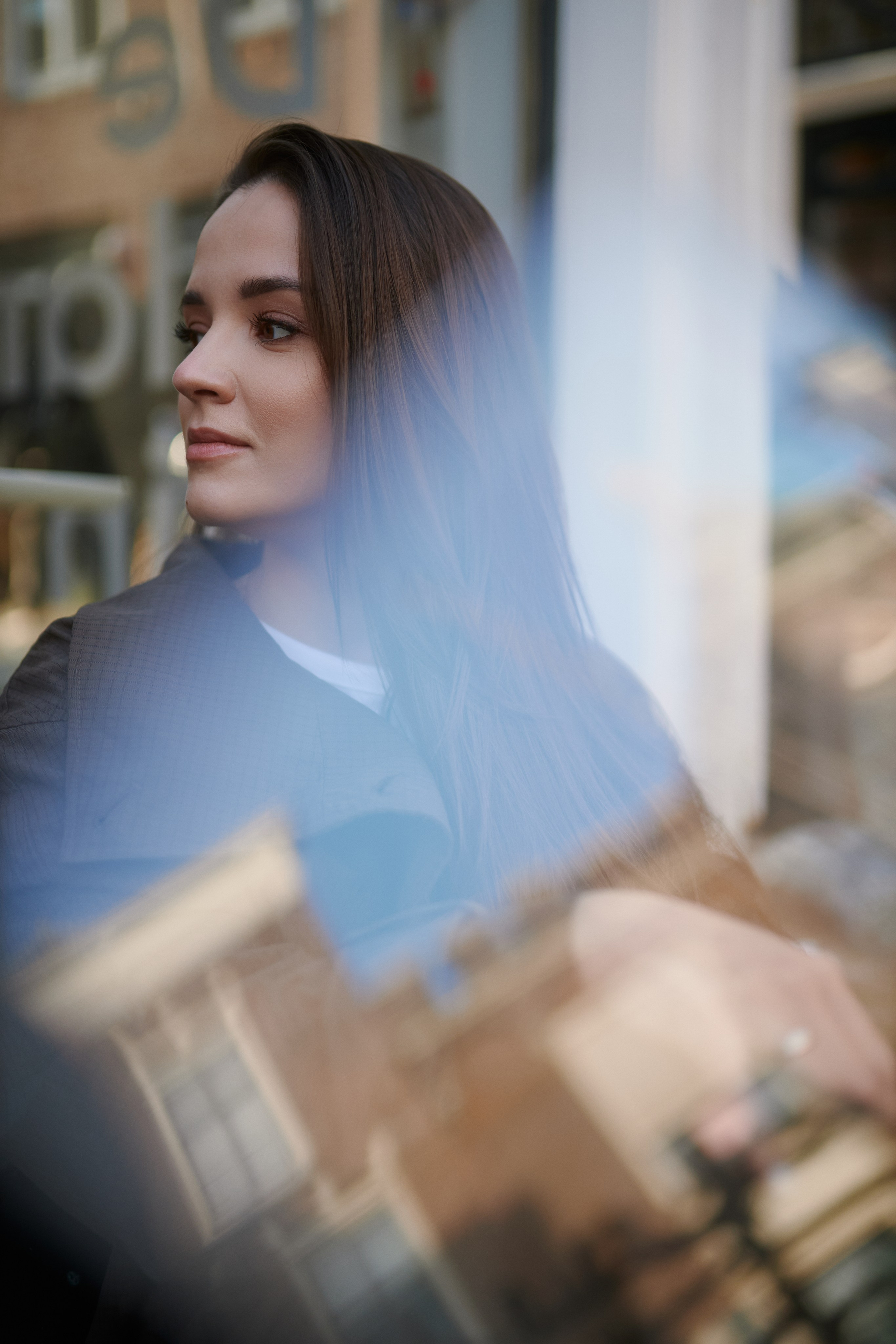 Mari. Professionele Portret- en Zakelijke Fotograaf in Nederland | Amsterdam, Den Haag, Leiden, Zoetermeer