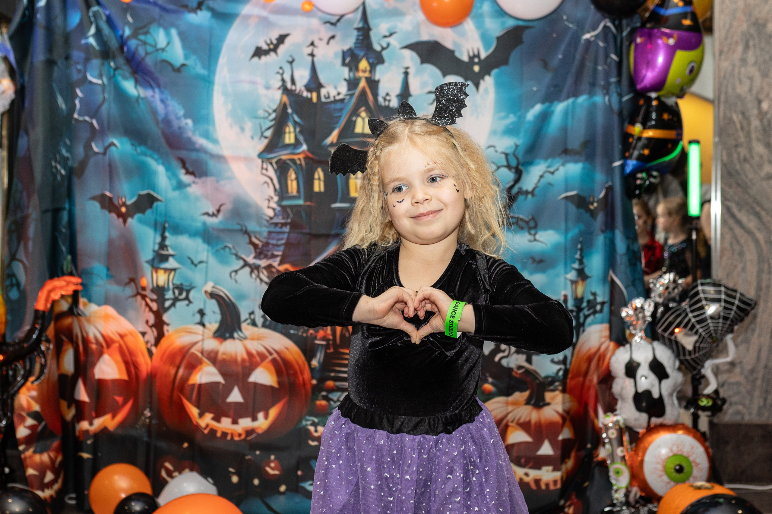 Leo dance studio Helloween 2025. Семейный и детский фотограф в Варшаве Мила Бобровская