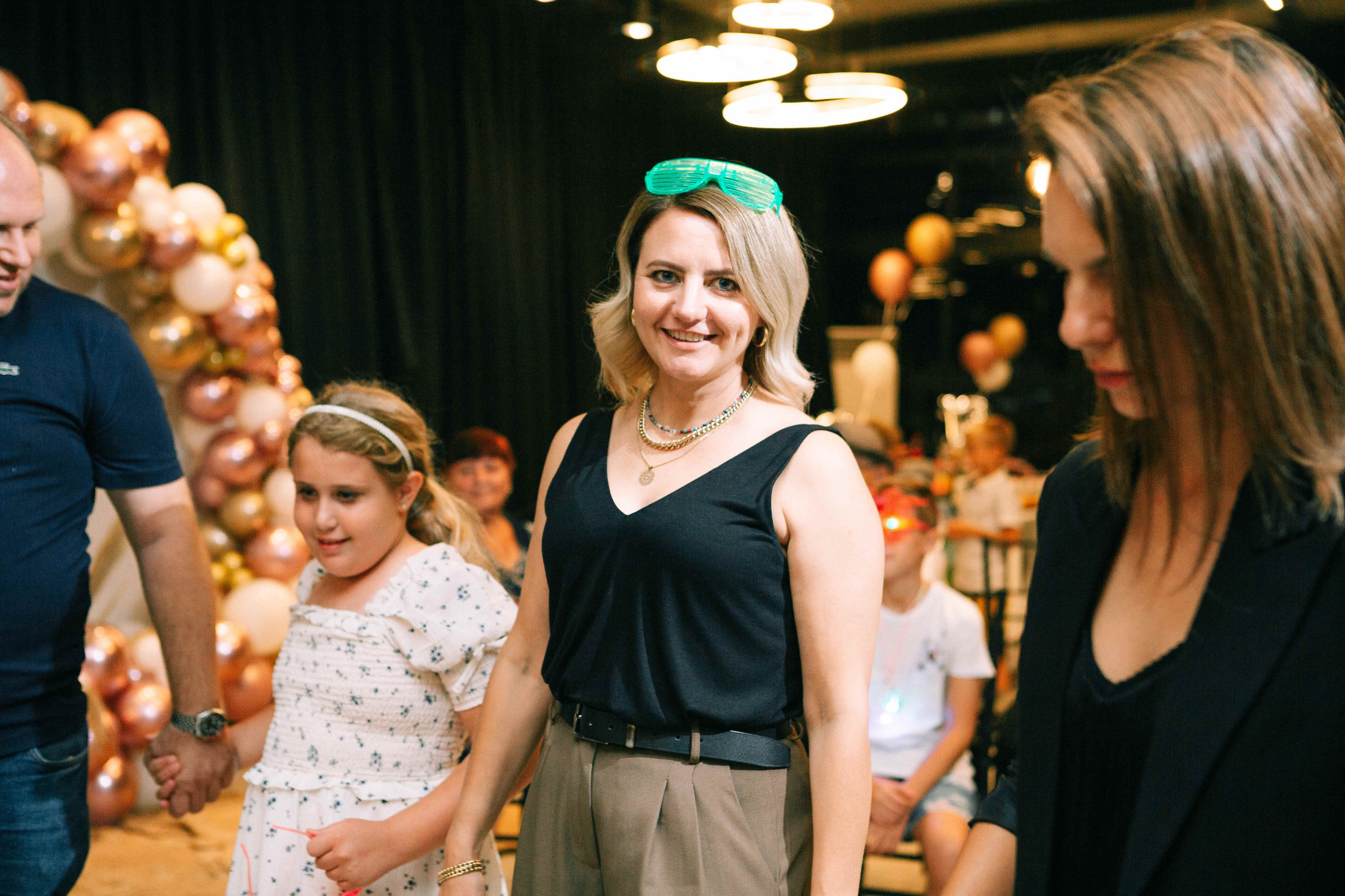 PARTY WITH FRIENDS. Https://shi-photo.com/