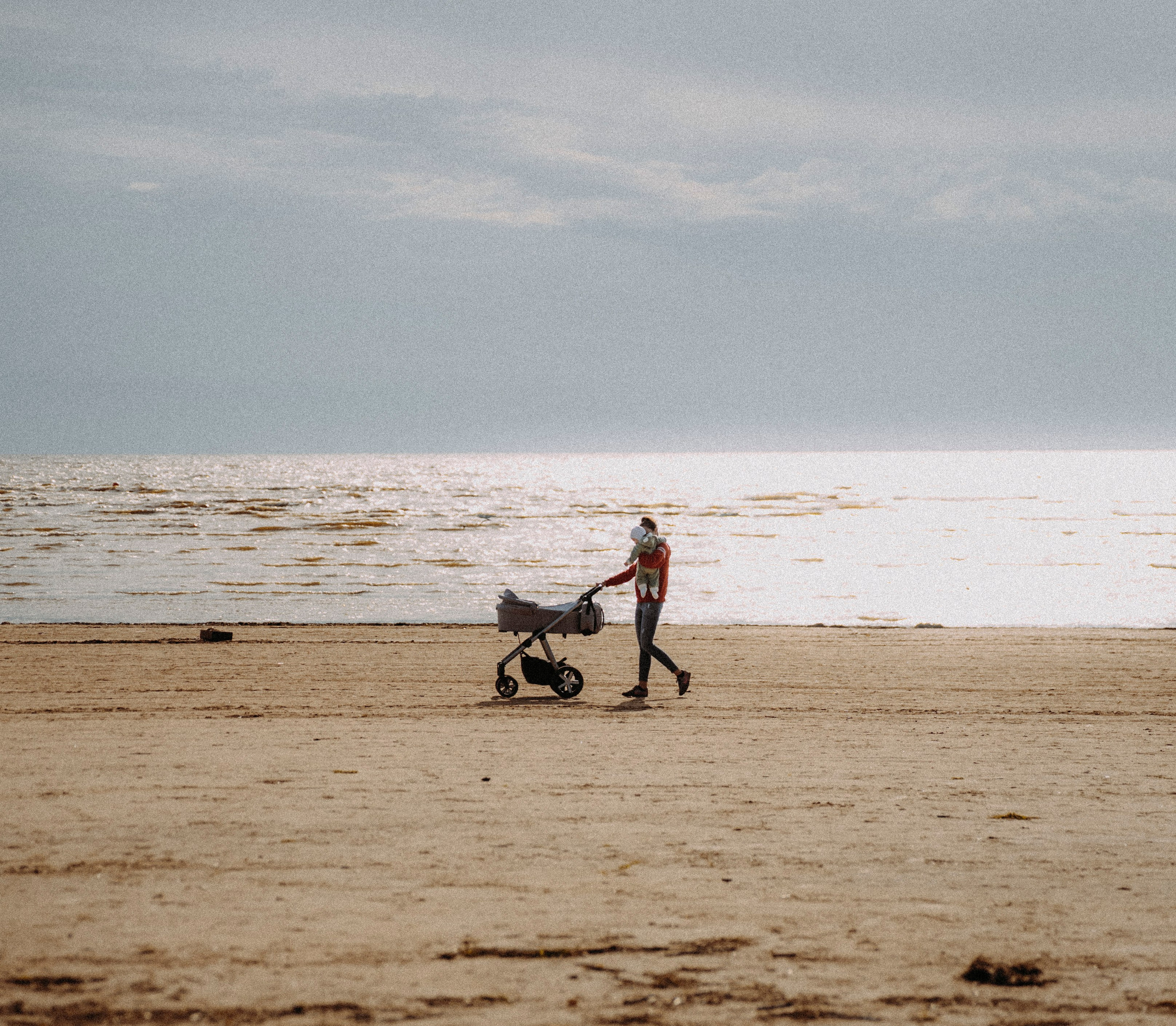 2025. Стрит-фотография, полная абсурда, идиотизма и красоты