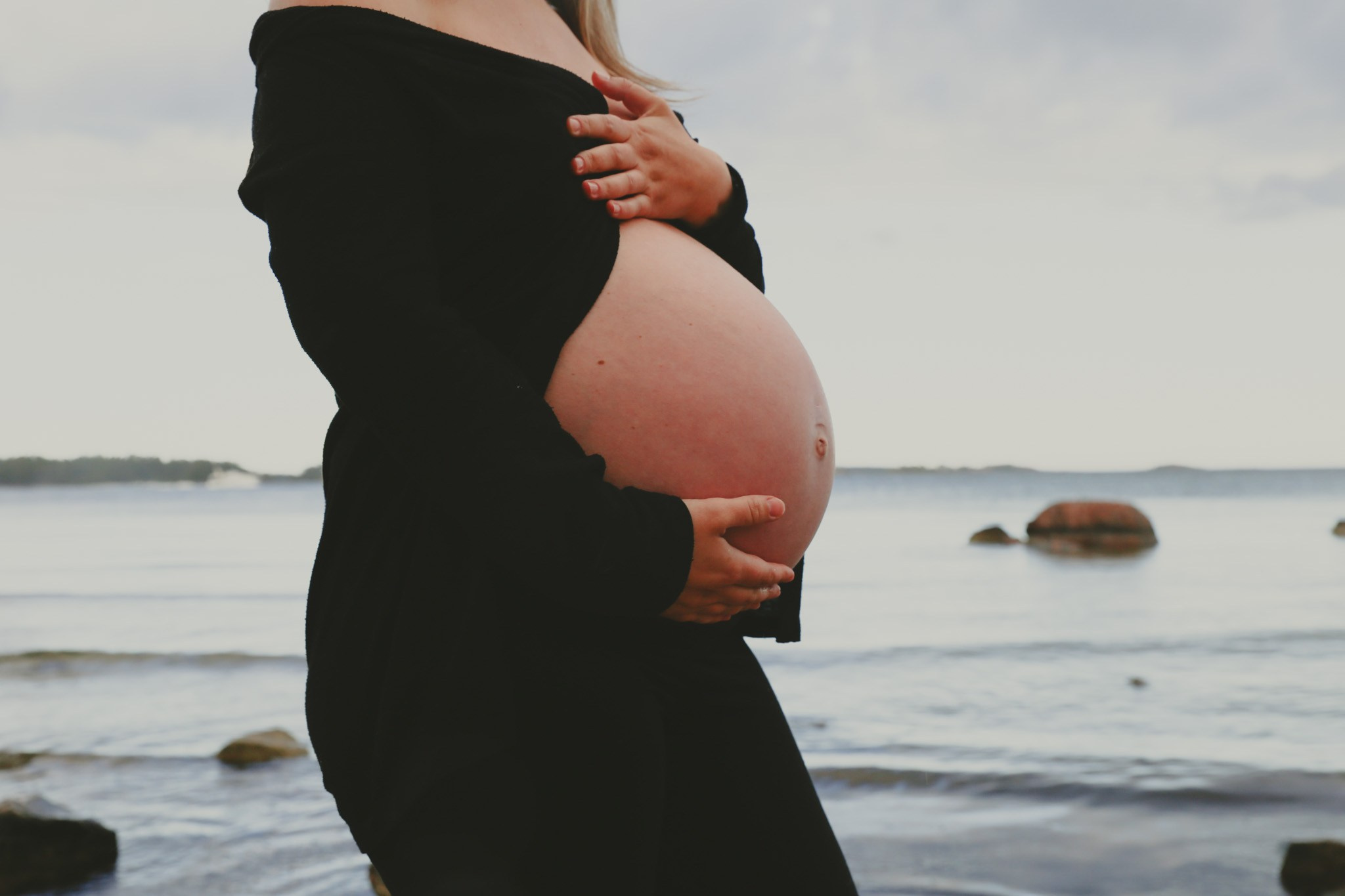 Ulrika & Family: Expecting Joy. Photographer Elina Palmgren