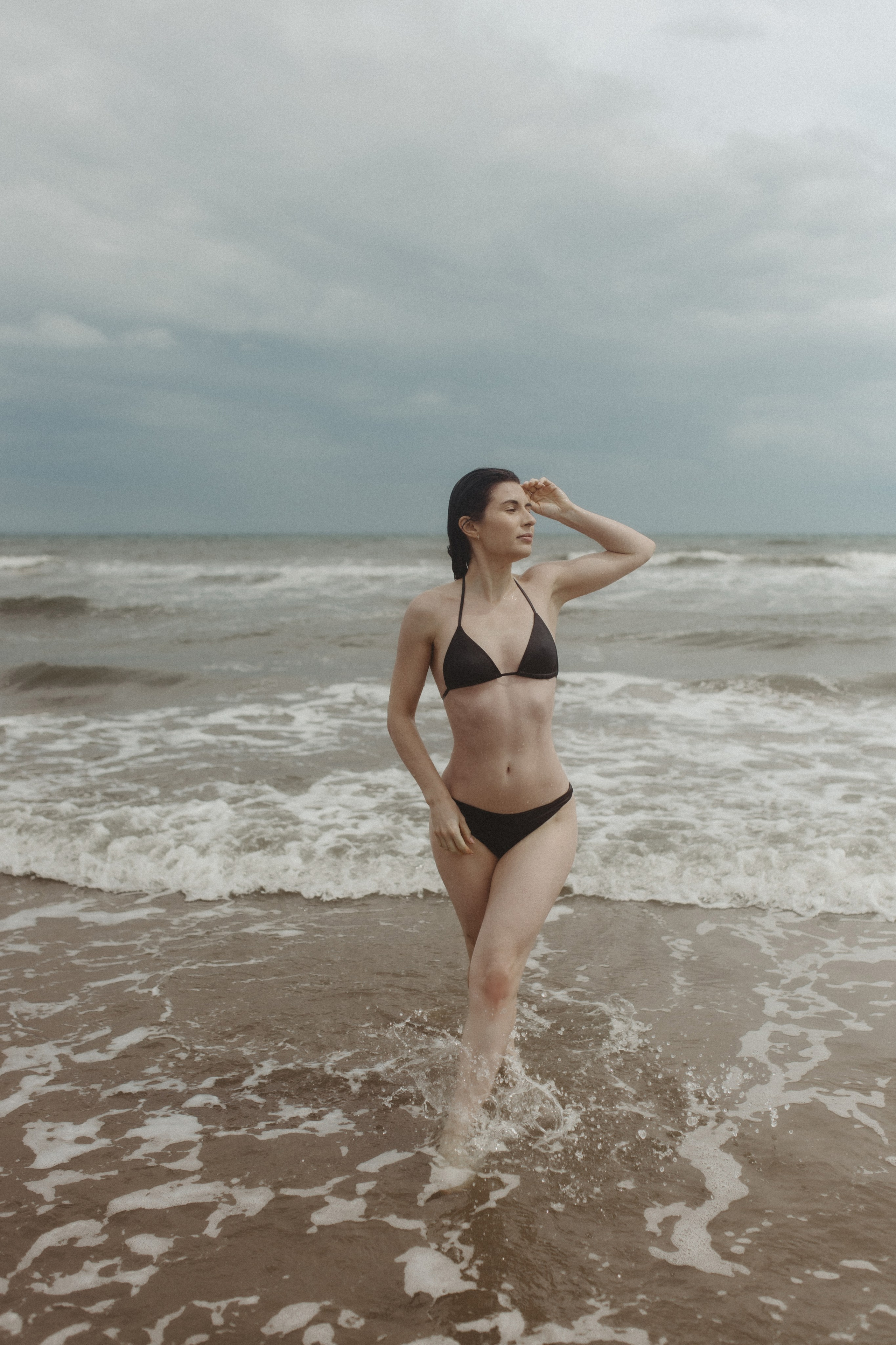 Seaside Session. Wedding and Portrait Photographer Evie Moon
