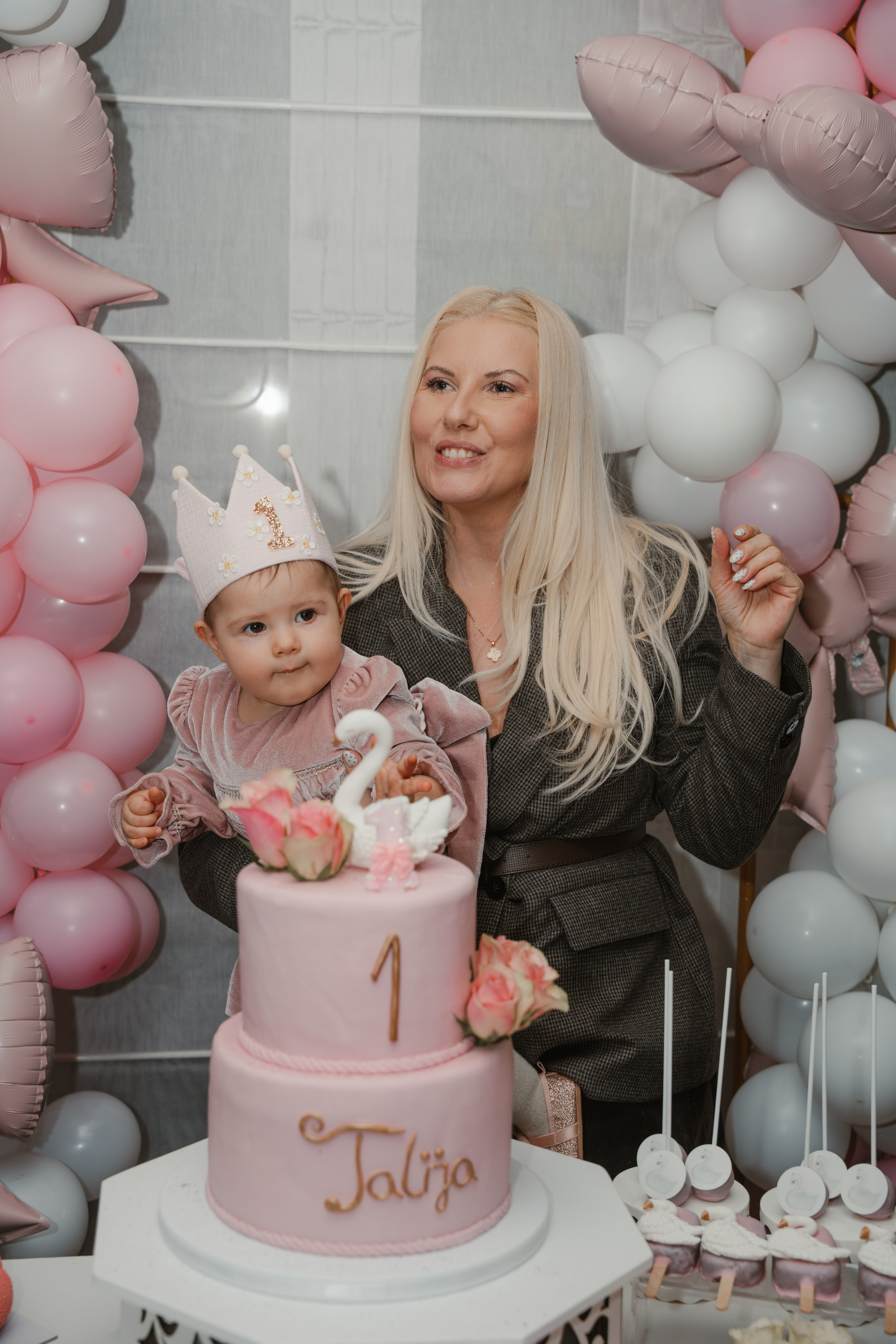 Roðendani. Porodični fotograf