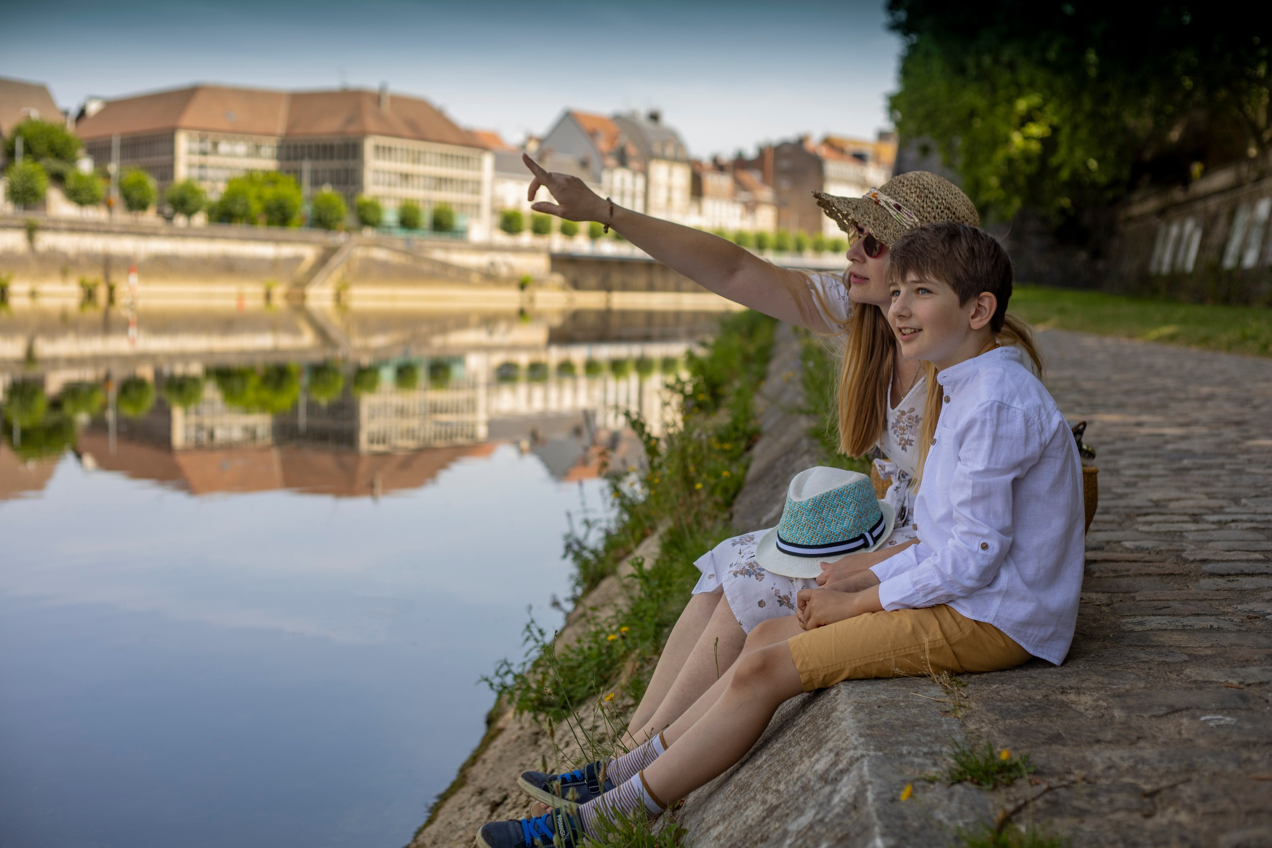 Maman et fils – moments chaleureux partagés. Photographe et graphiste Anastasiia LITVIN - Besançon, France