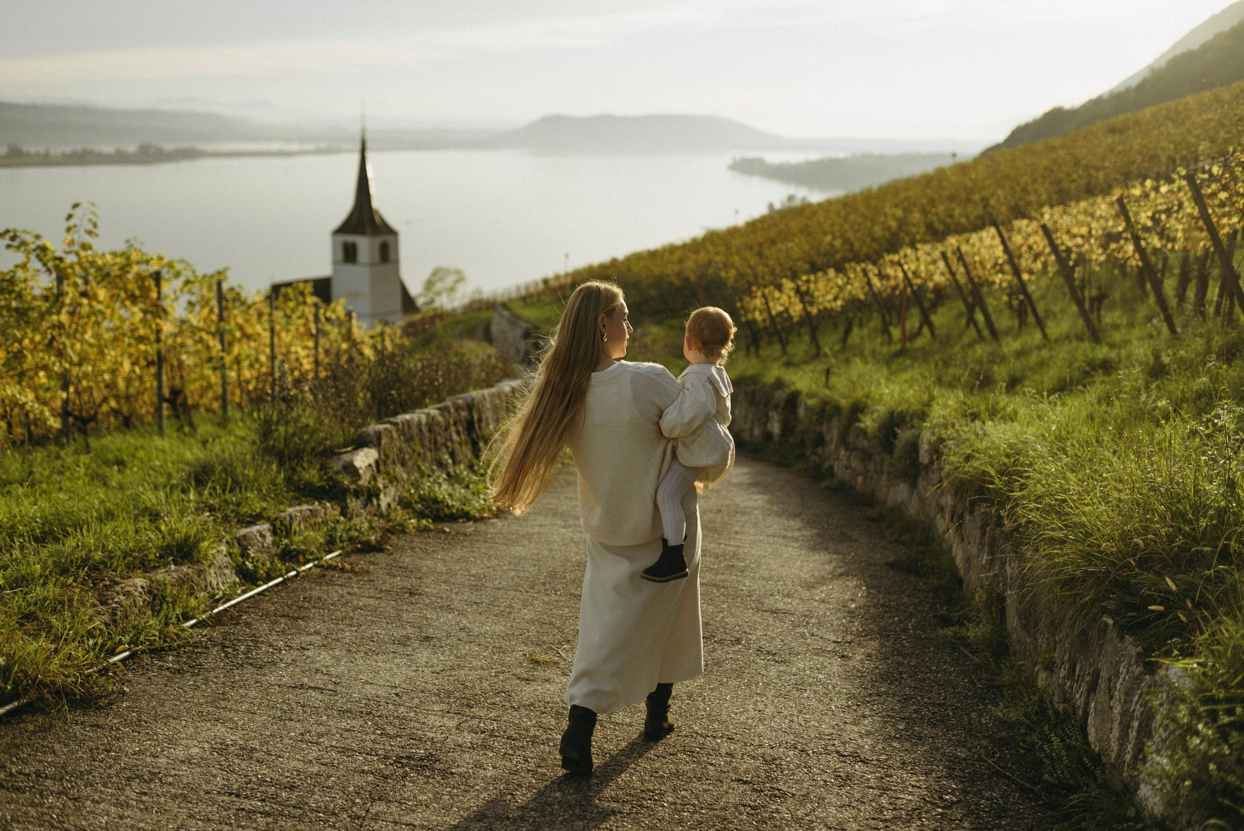 Polina Sobol — family & documentary photographer in Bern. Outdoor & urban photo sessions for families, kids and couples