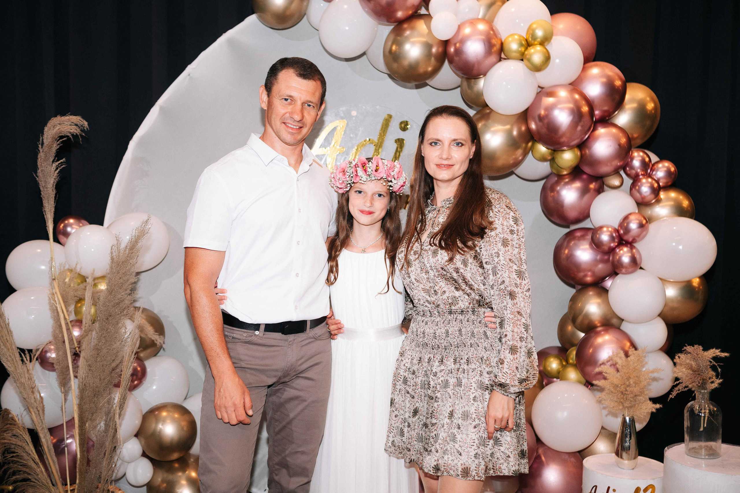 PARTY WITH FRIENDS. Https://shi-photo.com/