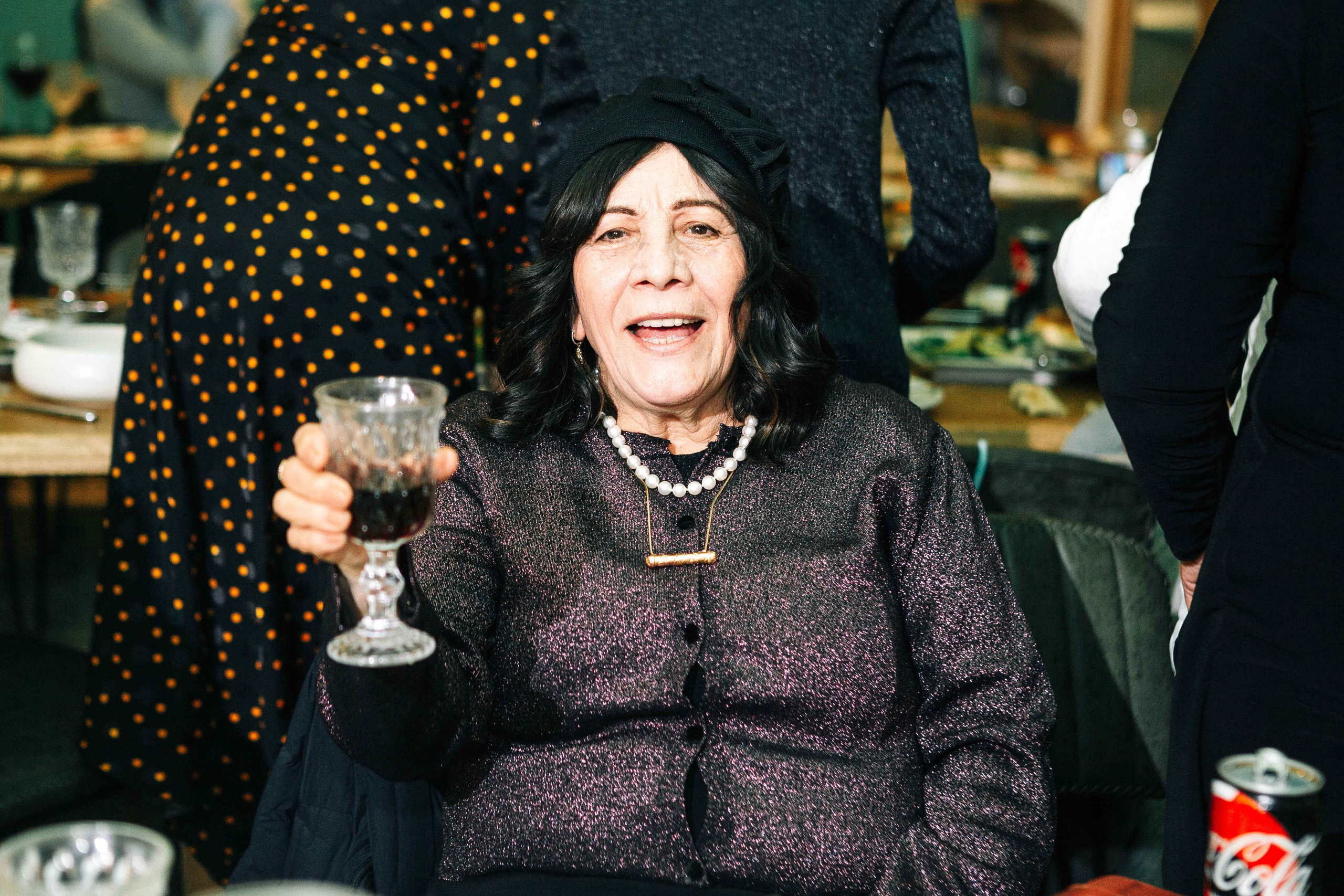 PARTY IN A RESTAURANT WITH THE WHOLE FAMILY. Https://shi-photo.com/