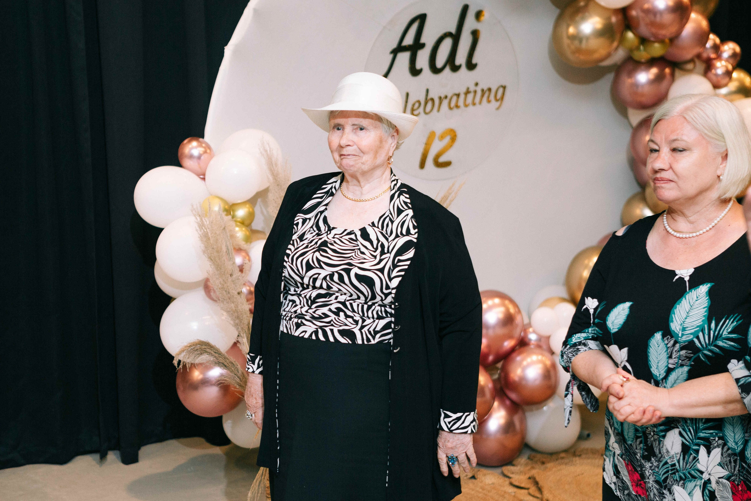 PARTY WITH FRIENDS. Https://shi-photo.com/