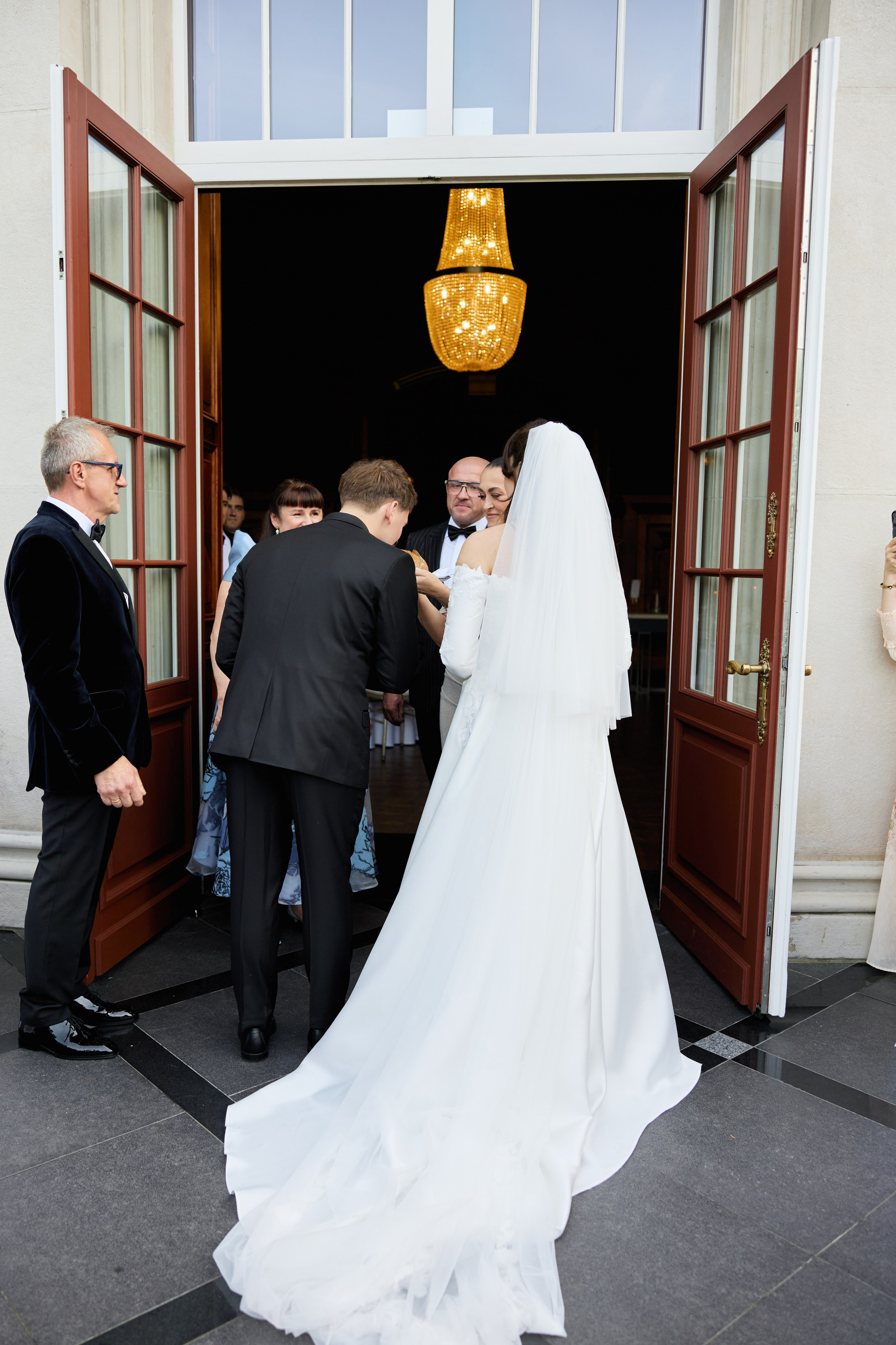 Wiktoria & Kacper. Pałac Goetz. Fotograf ślubny i rodzinny w Krakowie Yana Klymova