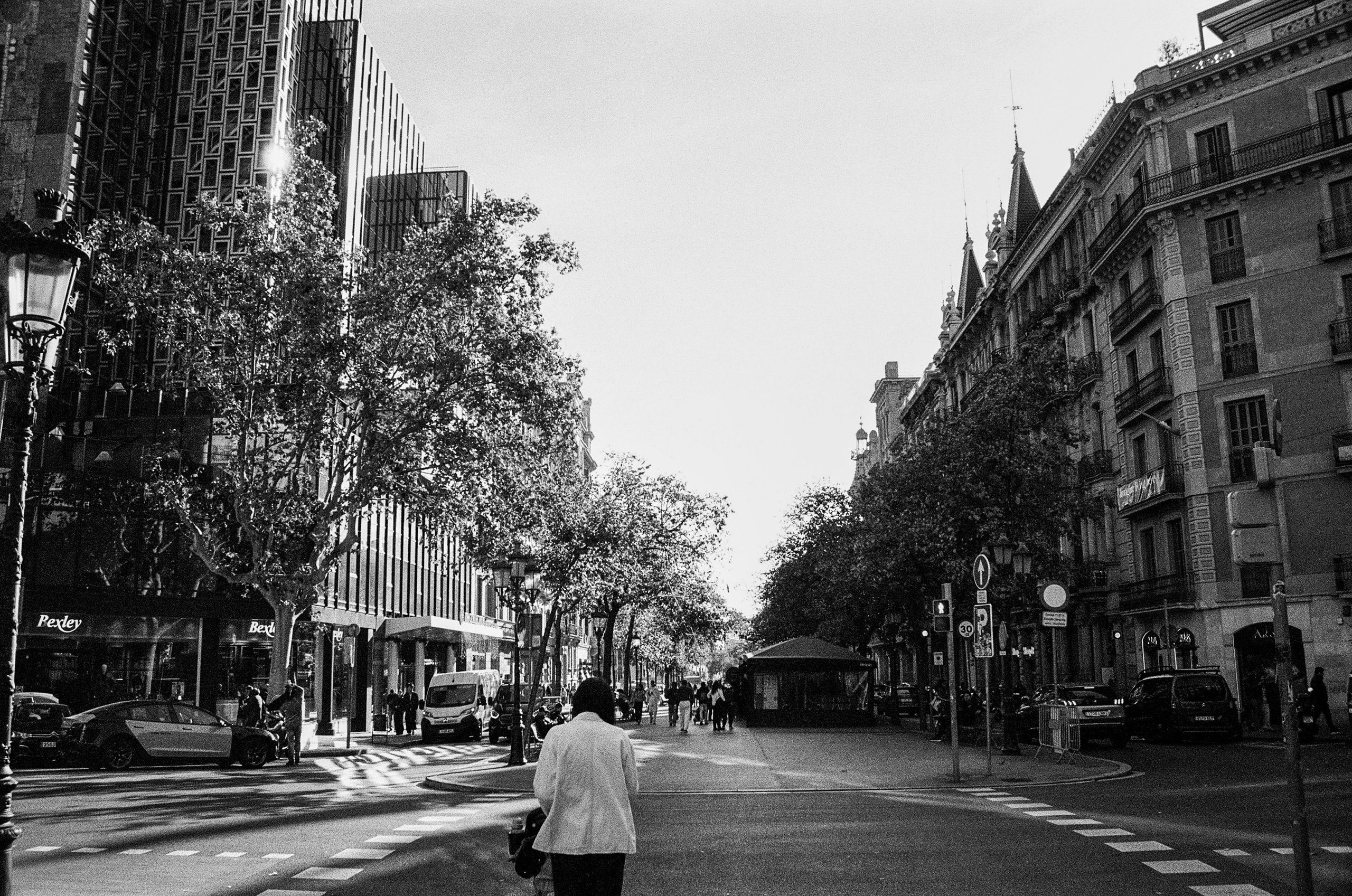 Barcelona — Light, Rhythm and Architecture. Wedding Stories — Professional Wedding Photography & Videography in Germany, Italy, Spain & all across Europe