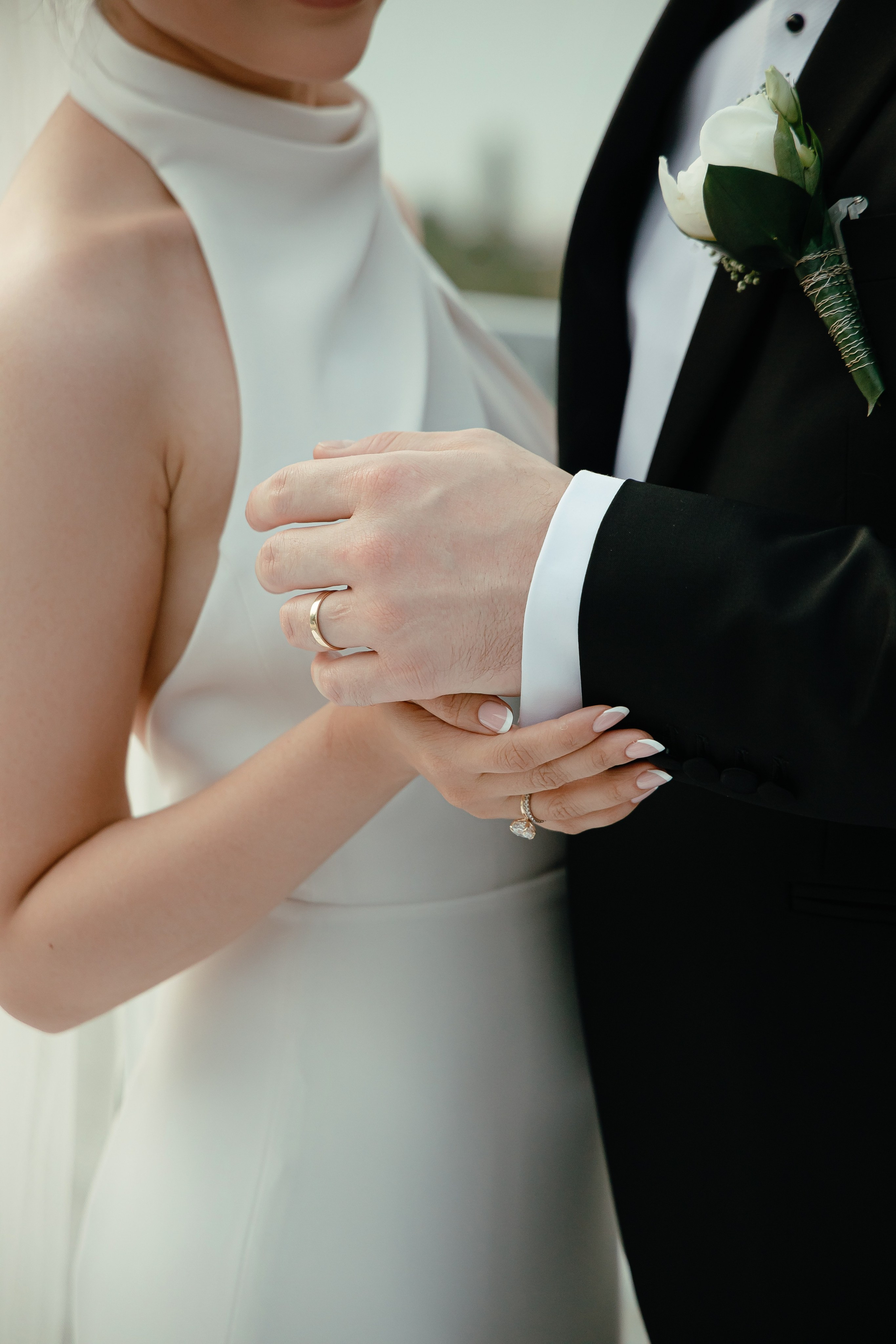 Thomas & Suyumbika. Главная