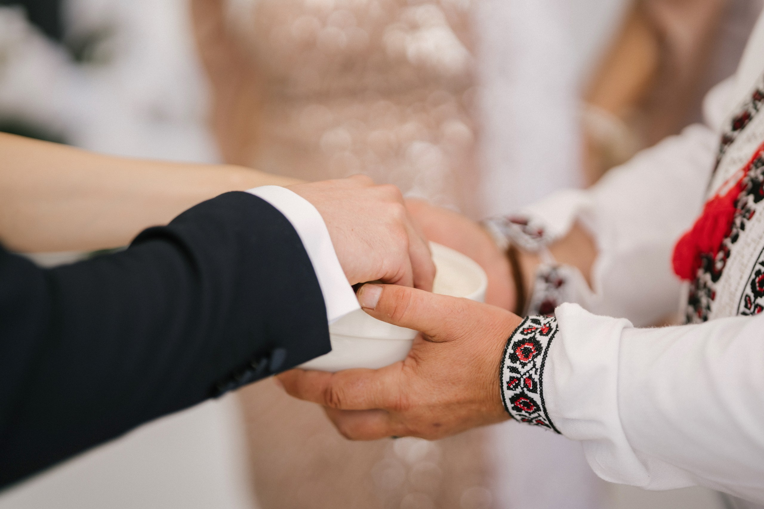 1. Mireasa Adriana în timpul pregătirilor de nuntă în Tudora Botoșani2. Costumul mirelui Ionuț fotografiat artistic în ziua nunții3. Prietenii mirelui la tradițiile de nuntă în Tudora4. Bărbieritul mirelui în cadrul obiceiurilor tradiționale de nuntă5. Fotografii de familie la biserică în ziua nunții6. Portret de familie cu mirii și copilul lor la nunta din Botoșani7. Primul dans al mirilor la Mariage Dor Baisa Botoșani8. Decor elegant de nuntă la Mariage Dor Baisa9. Emoții și tradiții la nunta din Tudora județul Botoșani10. Fotograf profesionist de nuntă în Botoșani surprinzând momente autentice - otograf-nunta-botosanifotograf-evenimente-botosanifotograf-profesionist-botosanifotograf-nunta-tudoranunta-tudora-botosanisedinta-foto-nunta-botosanipoze-nunta-botosanifotografii-nunta-tudorafotograf-cununie-religioasa-botosanibiserica-sfintii-imparati-constantin-si-elena-tudoramariage-dor-baisa-botosanirestaurant-nunta-botosanidansul-mirilor-mariage-dorpregatiri-mire-botosanipregatiri-mireasa-botosanitraditii-nunta-moldovaobiceiuri-nunta-tudorafotograf-familie-nunta-botosaniportret-miri-botosanigalerie-foto-nunta-botosanialbum-foto-nunta-botosaninunta-eleganta-botosaninunta-cu-traditii-botosanifotograf-premium-nunta-botosaniservicii-foto-video-botosanipoveste-de-nunta-botosanifotograf-documentar-nuntafotograf-natural-emotionalmiri-ionut-si-adriananunta-autentica-tudora -otograf-nunta-botosanifotograf-nunta-tudoranunta-tudora-botosanifotograf-evenimente-botosanifotograf-profesionist-botosaniservicii-foto-video-botosanigalerie-foto-nunta-botosanialbum-foto-nunta-botosani - nunta-autentica-botosaninunta-cu-traditii-botosanipoveste-de-nunta-botosanifotografii-emotionante-nuntamomente-autentice-nuntafotografie-documentara-nuntafotograf-natural-nunta- pregatiri-miri-tudorabiserica-tudora-botosanicununie-religioasa-tudoramariage-dor-baisa-botosanipetrecere-nunta-botosanivalsul-mirilor-botosani - alino-foto-studio-botosaniionut-si-adriana-nunta-tudorafotograf-alin-chirila-botosani