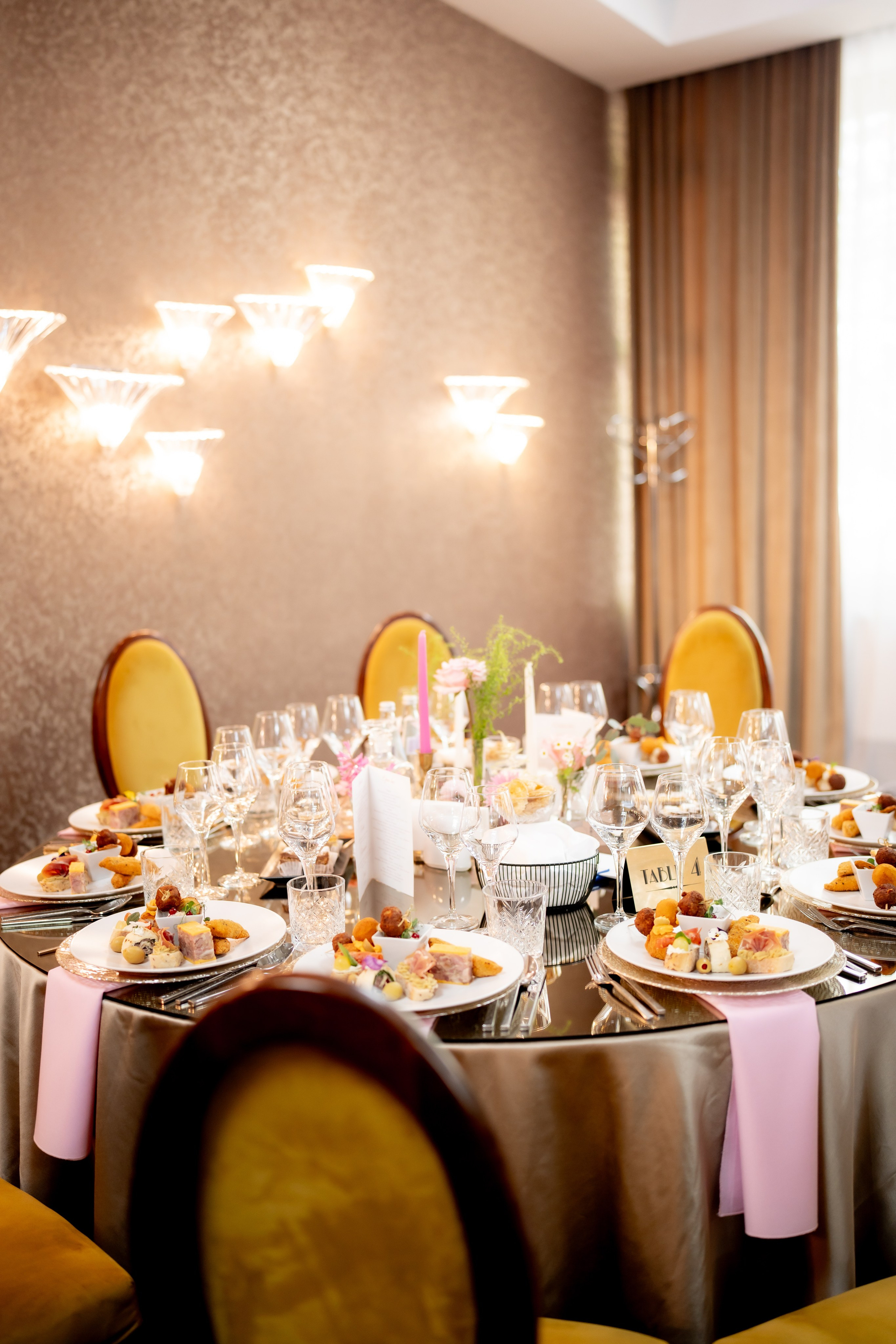 Ilinca. Mark Fazakas — Wedding Photographer