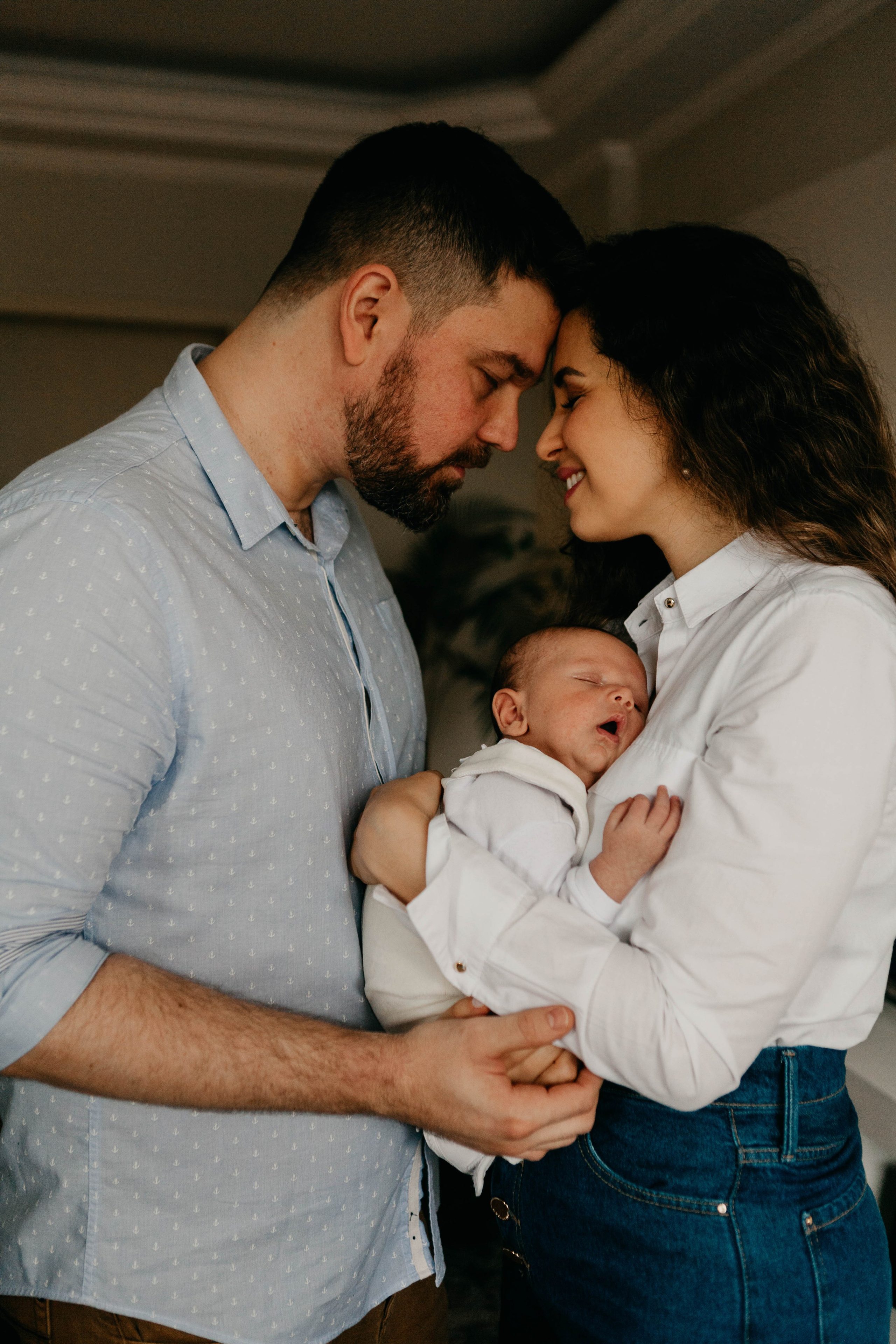 Bebê em casa. Fotógrafa de família