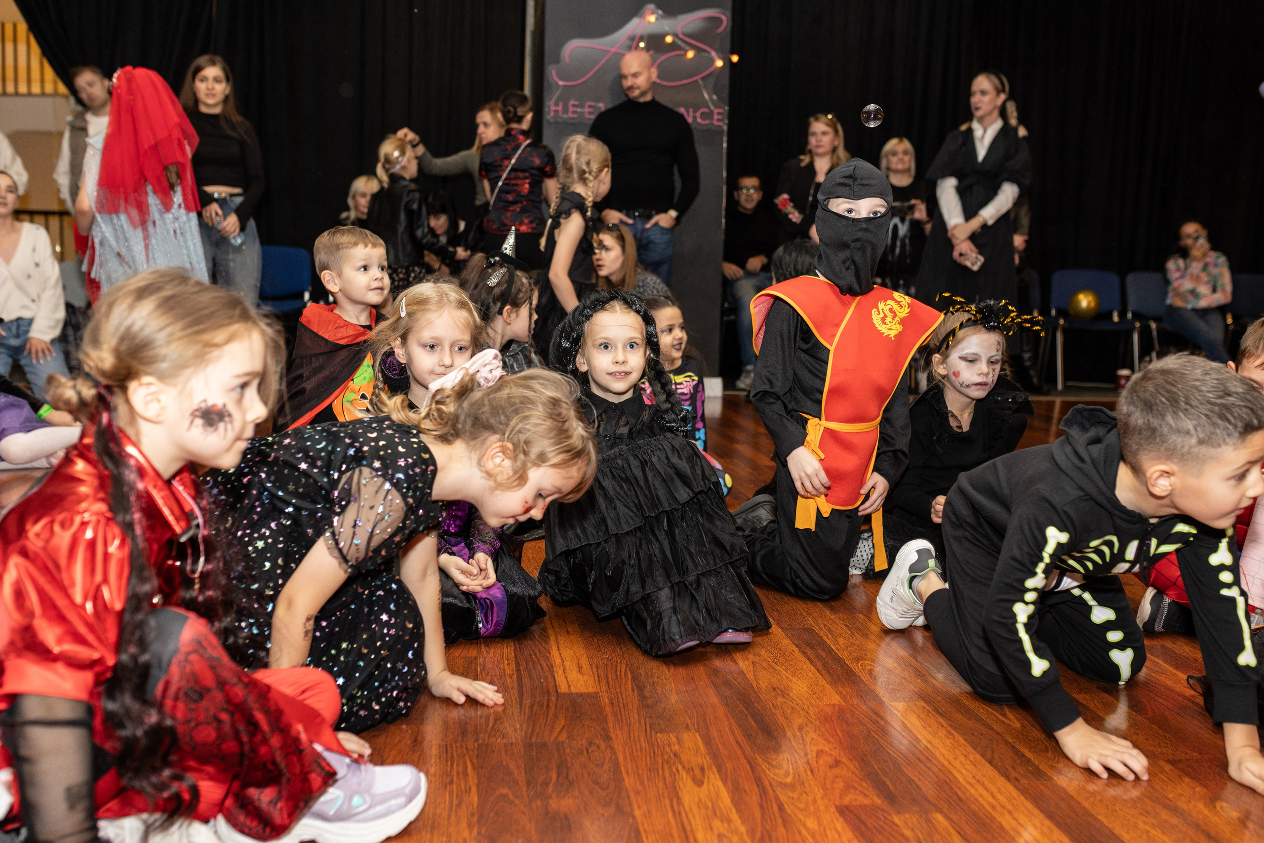 Leo dance studio Helloween 2025. Семейный и детский фотограф в Варшаве Мила Бобровская