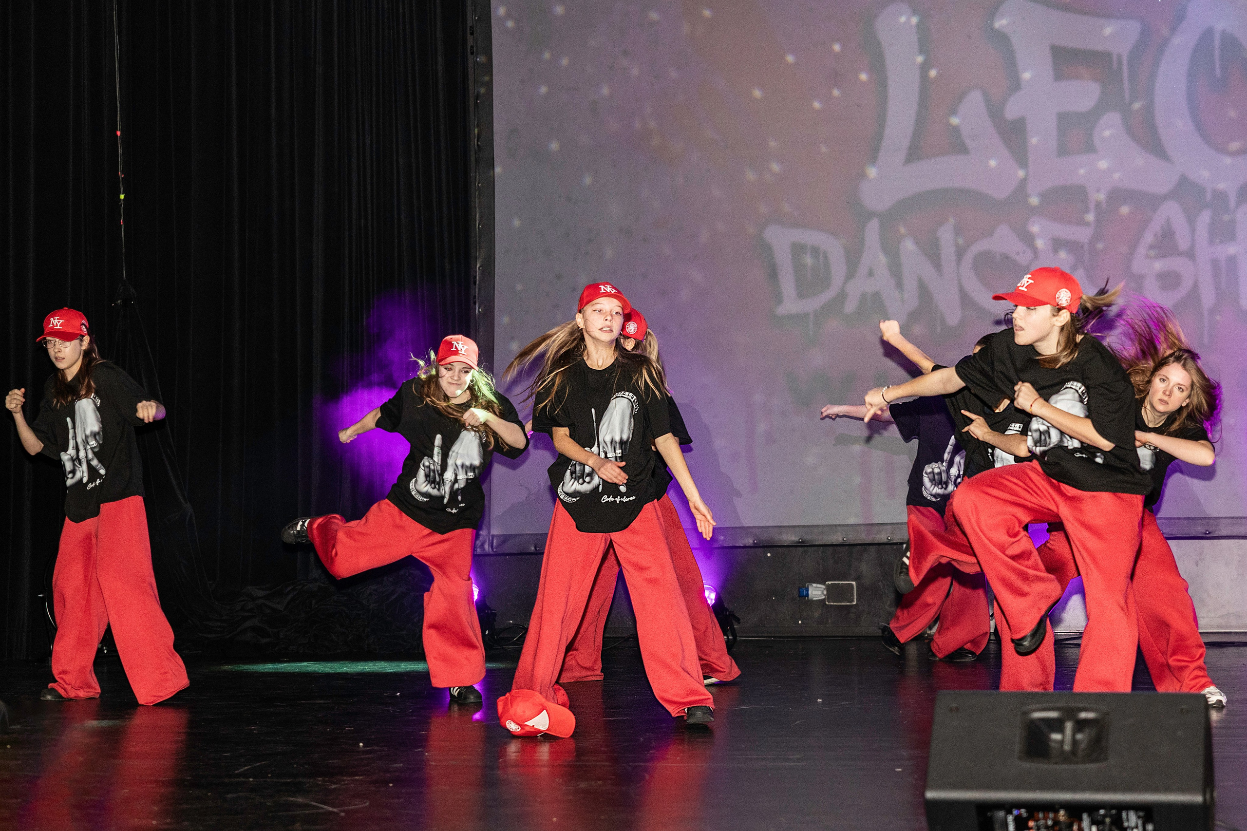 LEO DANCE SHOW WINTER 2025. Семейный и детский фотограф в Варшаве Мила Бобровская