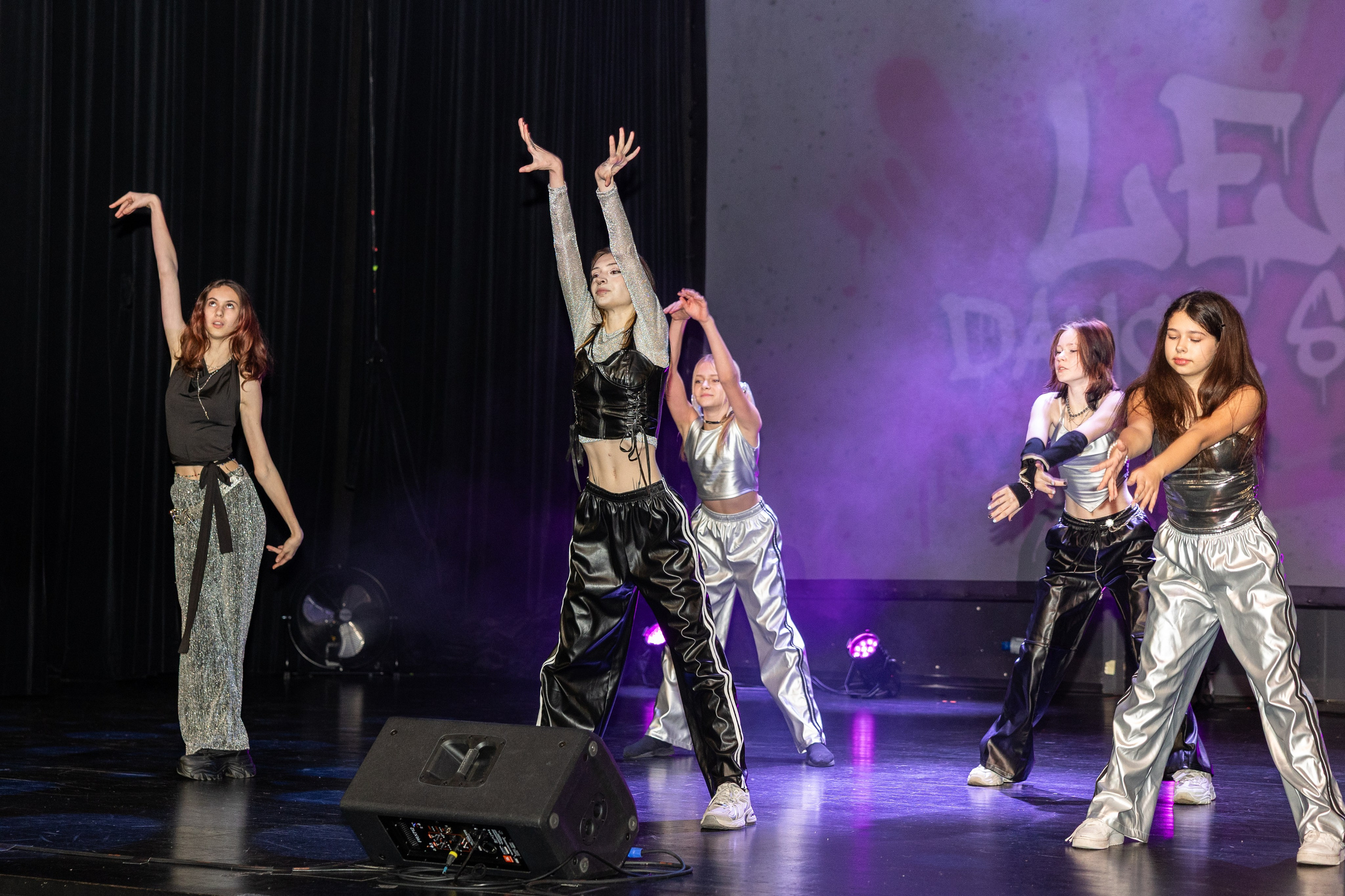 LEO DANCE SHOW WINTER 2025. Семейный и детский фотограф в Варшаве Мила Бобровская