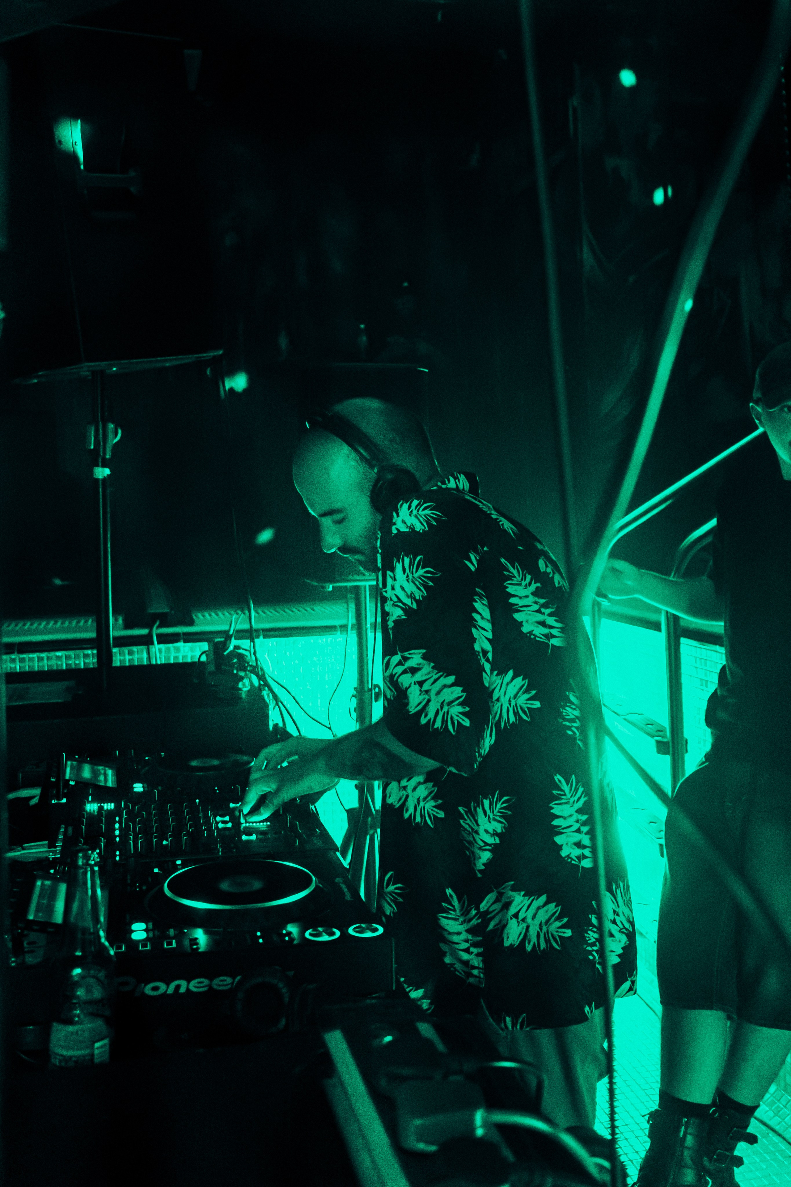 NIGHTLIFE. Versoluna