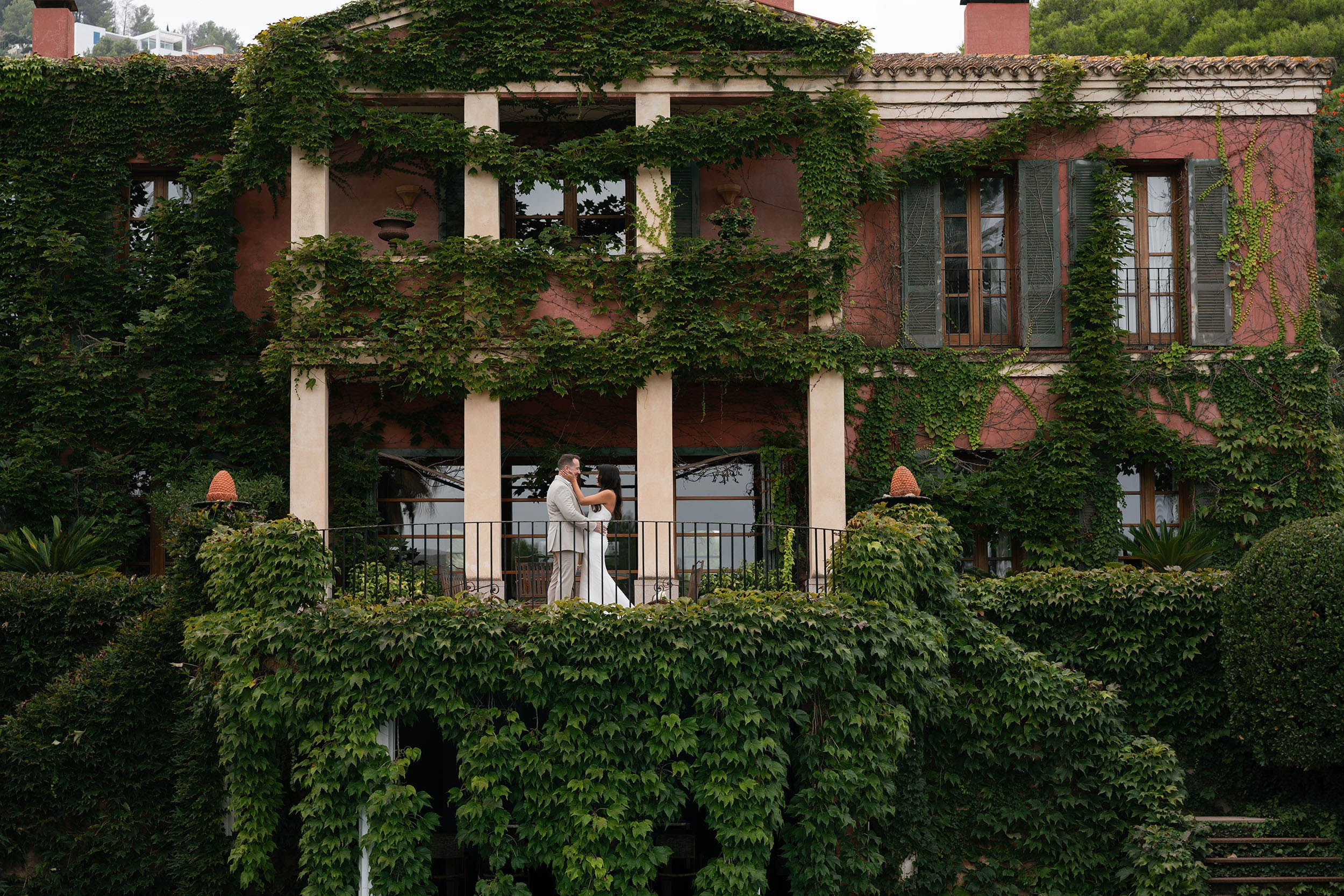 Johanna and Francesco. Fotógrafos de bodas de destino y creadores de contenido con base en España