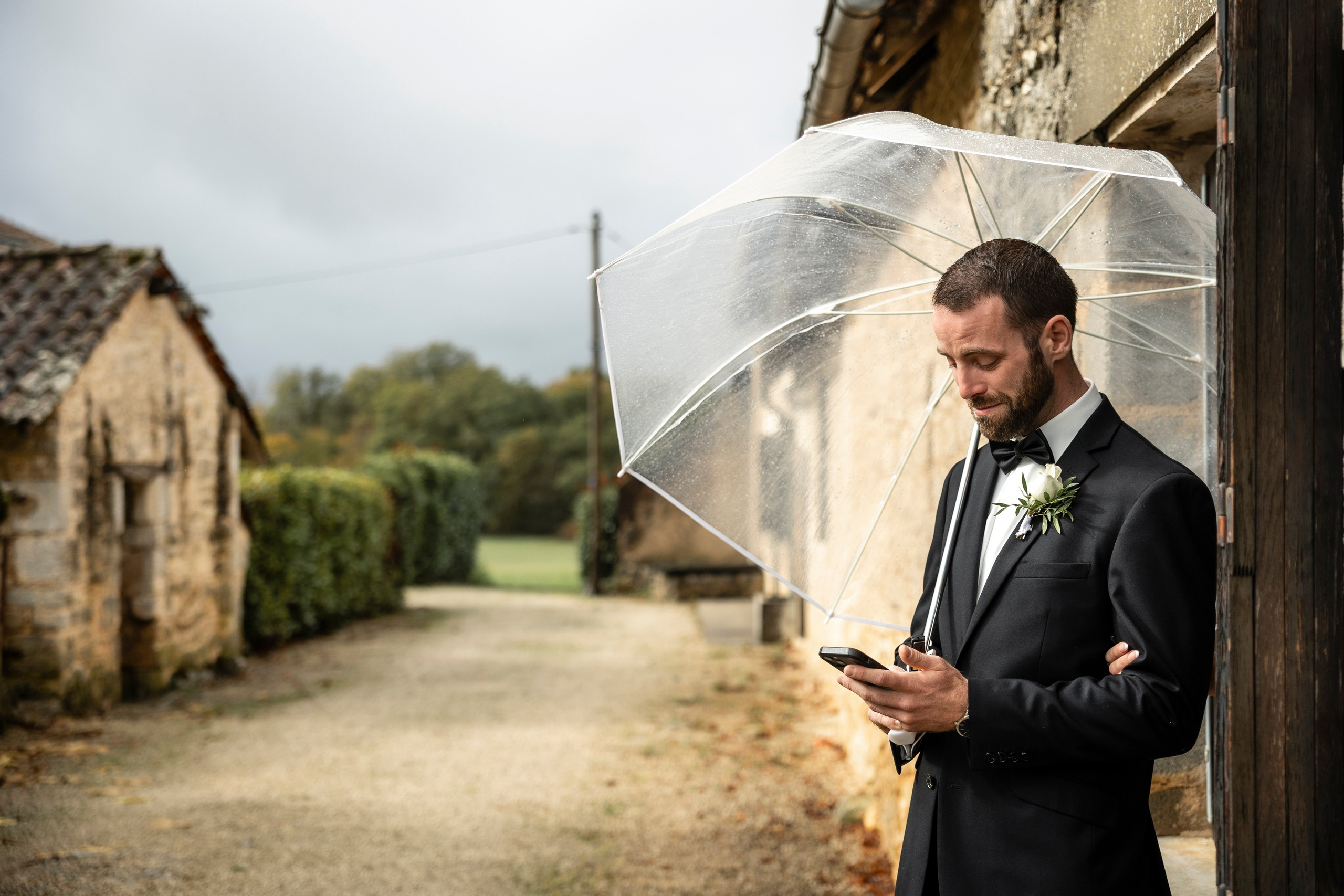 A romantic rainy-day wedding at Château Lagut. Eugénie Smirnova — photographe à Toulouse et dans le sud-ouest de la France