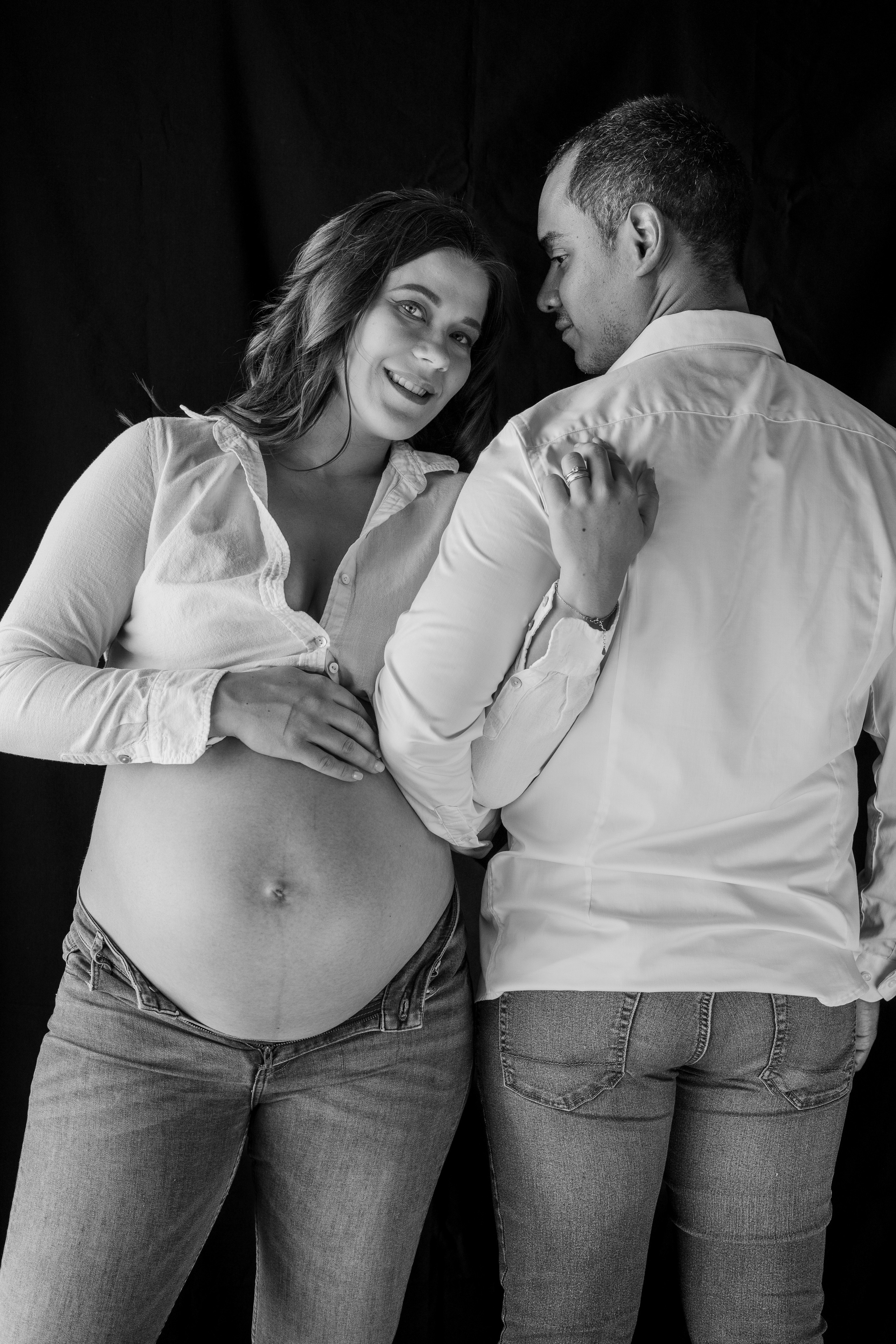 A&E Pregnancy Couple Photoshoot. Лайфстайл и семейный фотограф в г. Писек Чехия Оксана Телупилова