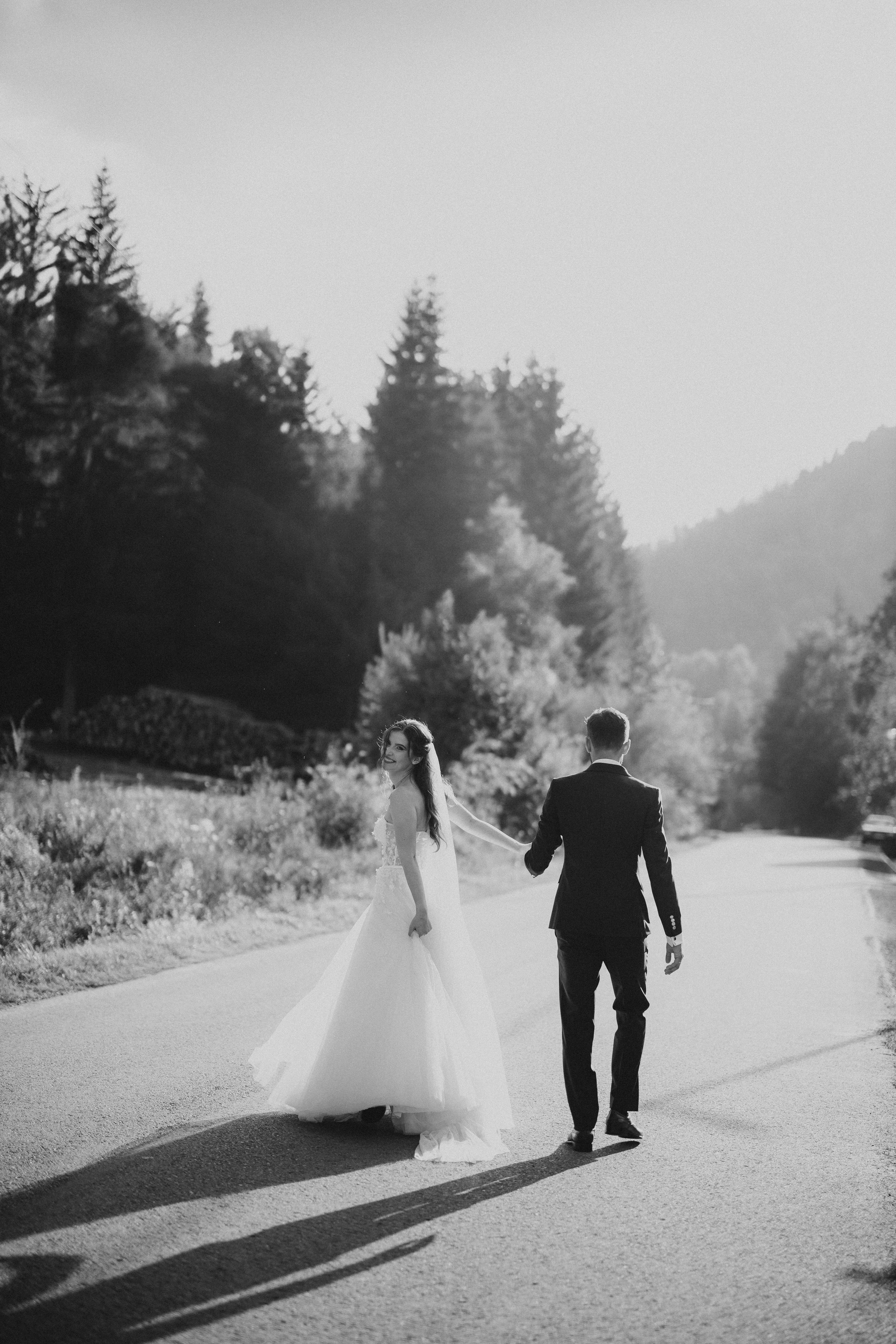 fotograf de nuntă mire si mireasă fotografie alb negru fotograf wedding photographer 