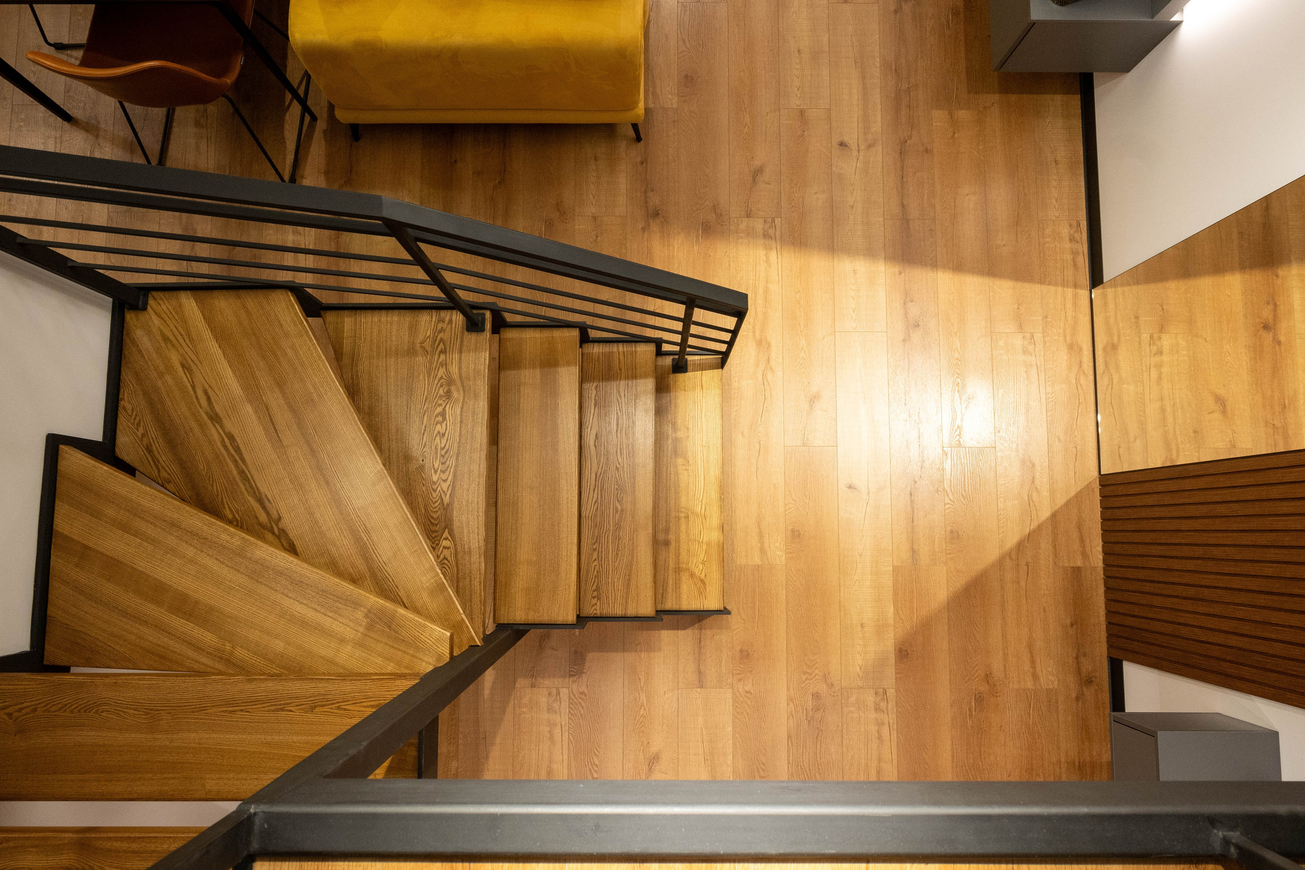 The apartment is on two levels. Fotograf Dmitrii Donets