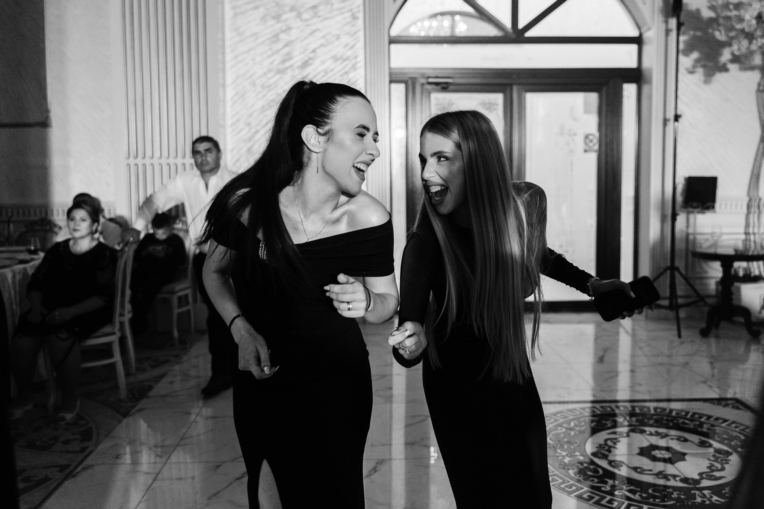 Catalina & Sebi. Ionut Cimpoes FOTOGRAF