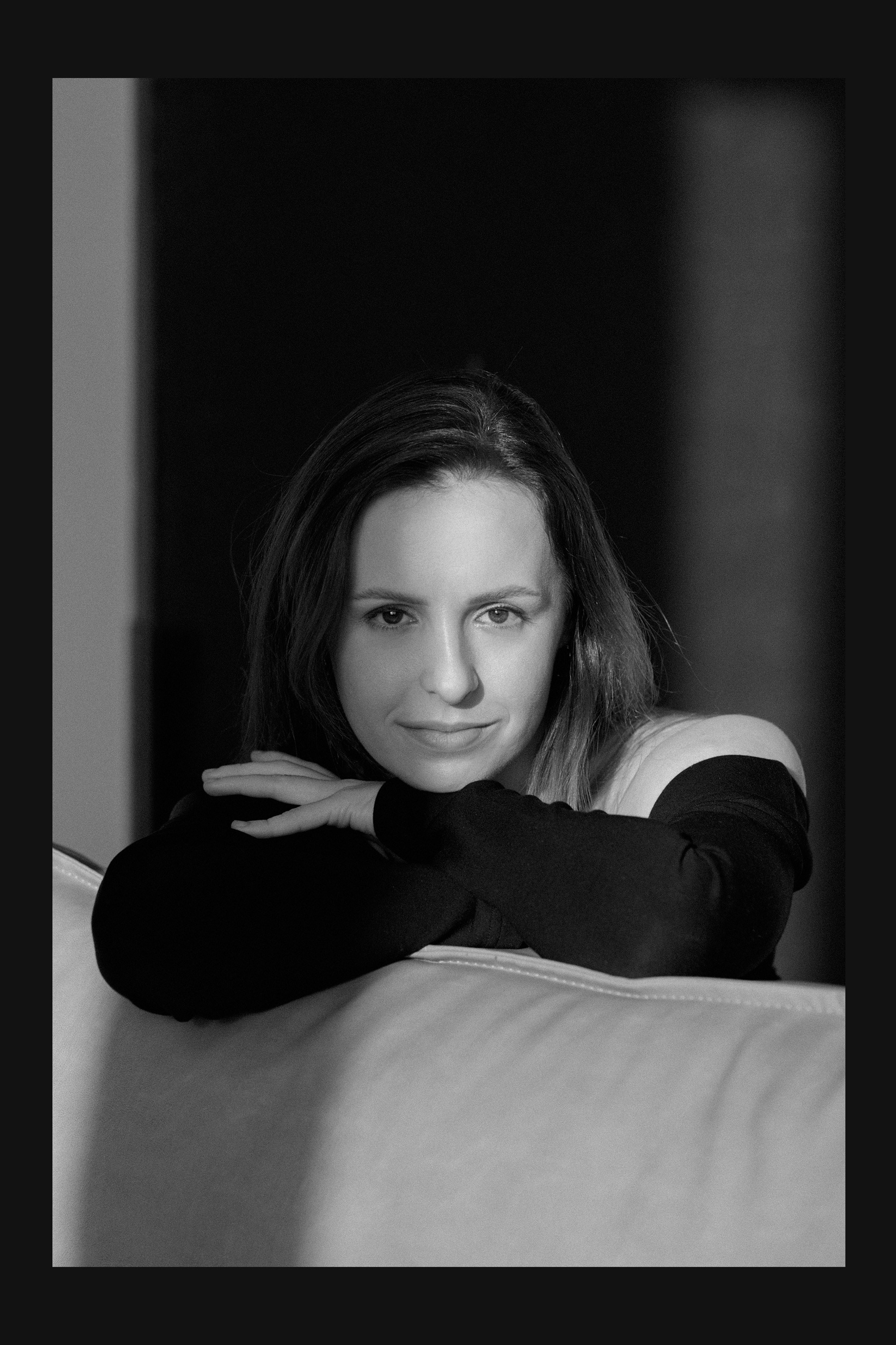 Sesja kobieca na 30 urodziny Warszawa – elegancki portret na pamiątkę. 