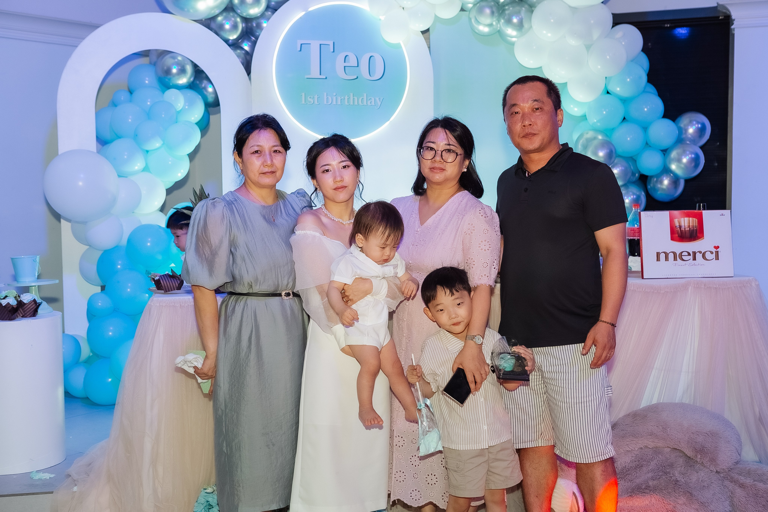 Тео дома и в ресторане. Фотограф беременности, ньюборн и годовасиков в Корее Жанна Хан