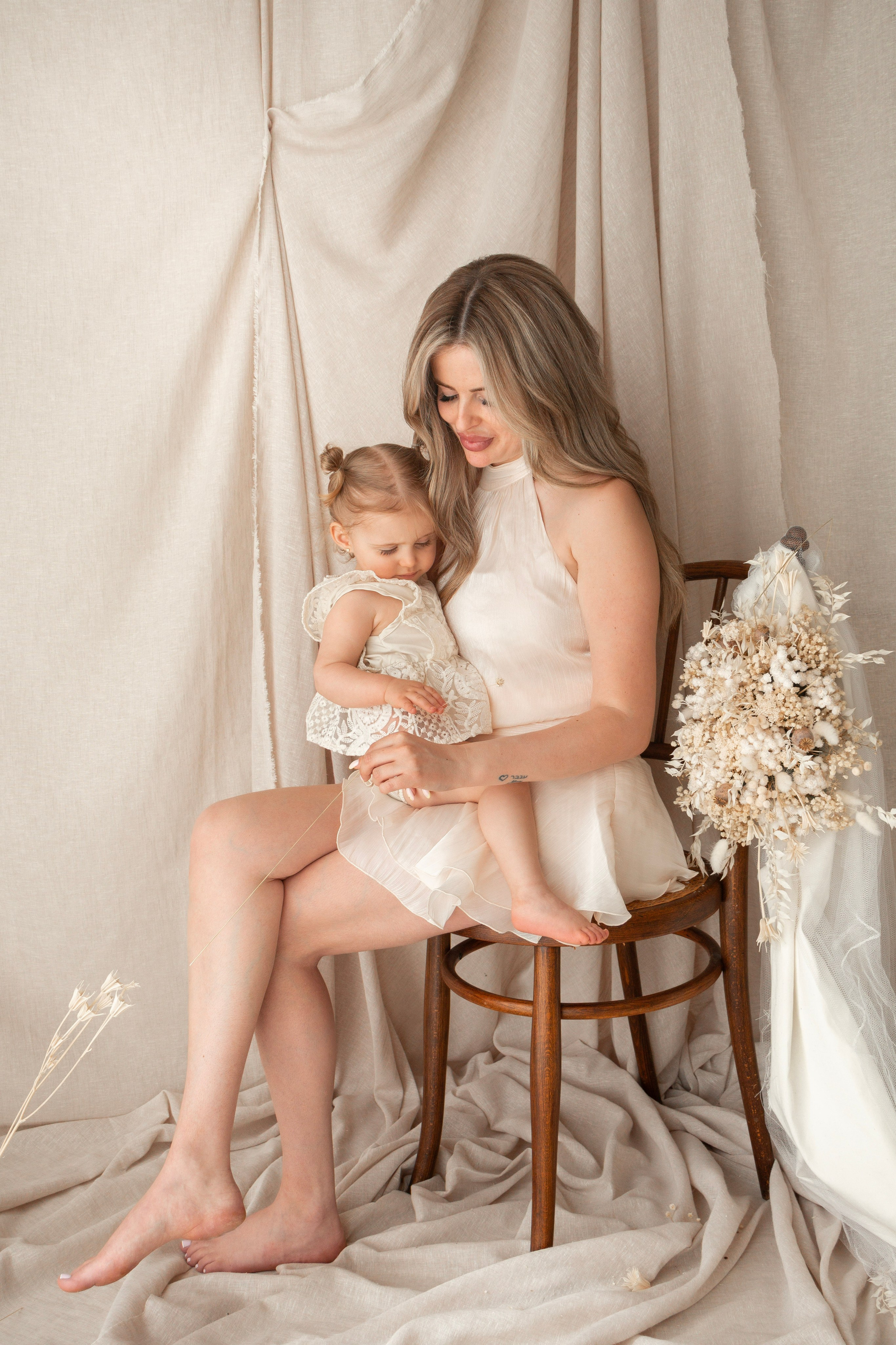Mommy & me: Valerie & Stella. Zwangerschapsfotografie, newborn, gezinnen, branding, liefde én geboortefotografie