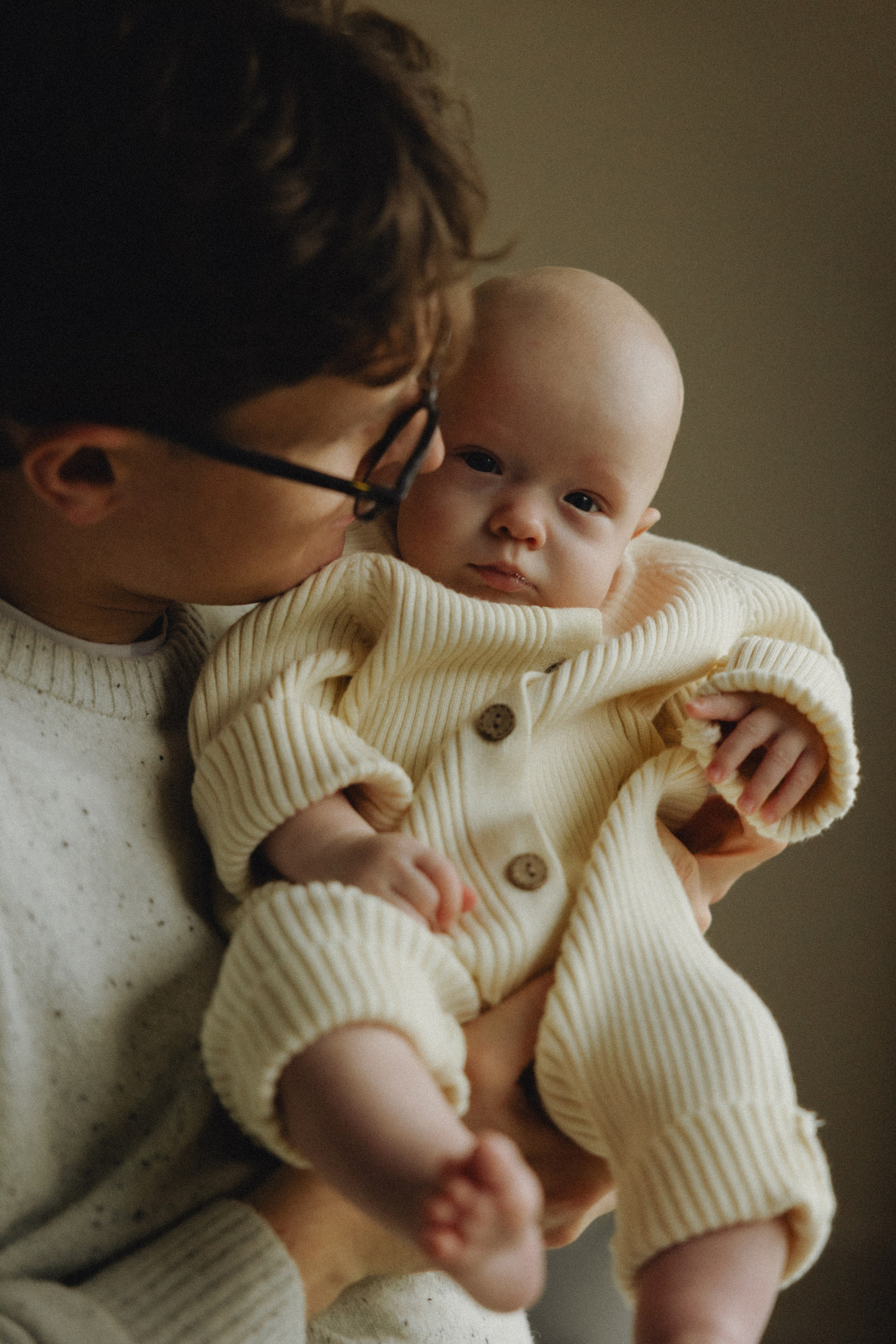 Naujagimio fotosesija namuose | 2025. Vestuvių ir šeimų fotografė Lena Bondarenko / belove photo