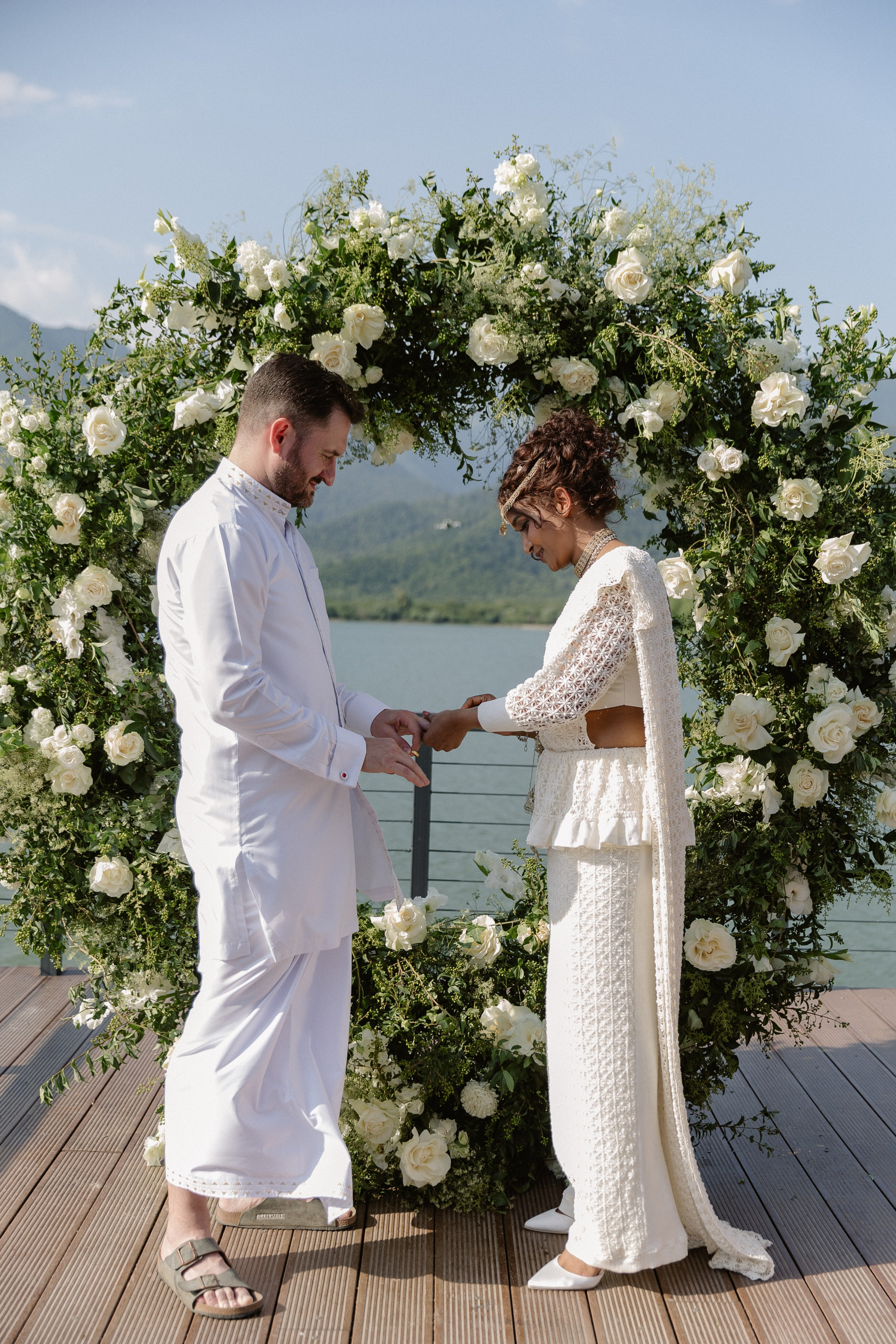 Thesakaya and Kevin. Photographer Anna Nazarenko