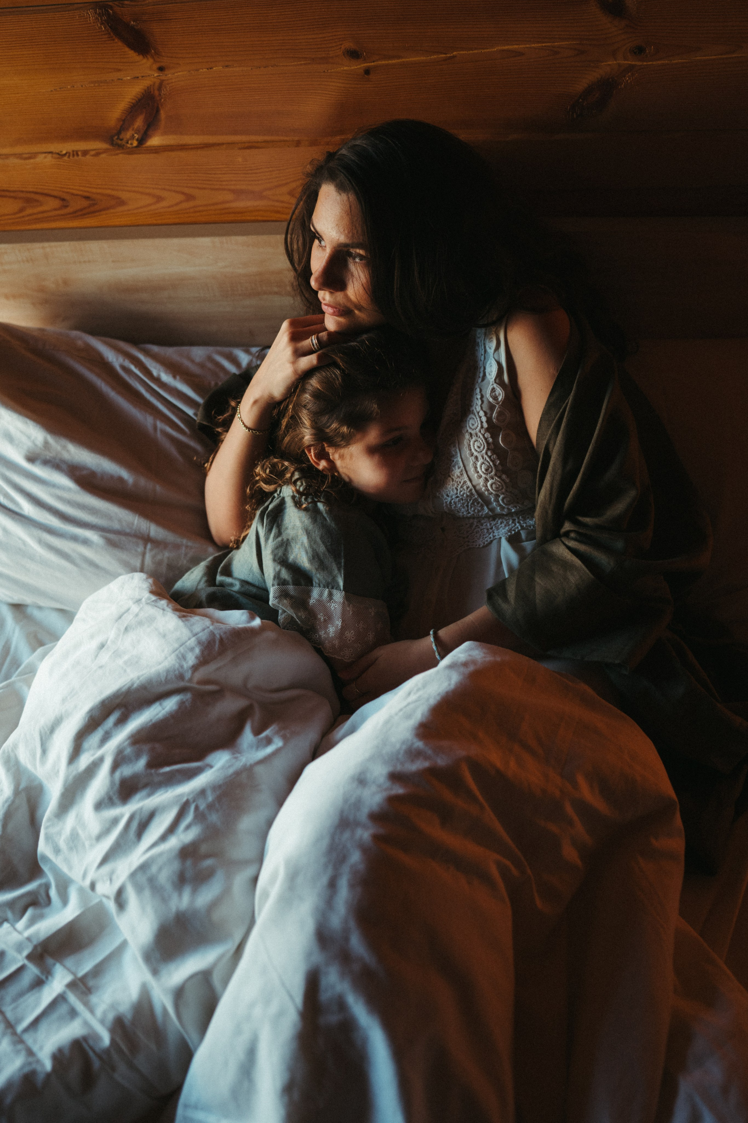 Amnah with daughters. Family photographer in Saudi Arabia
