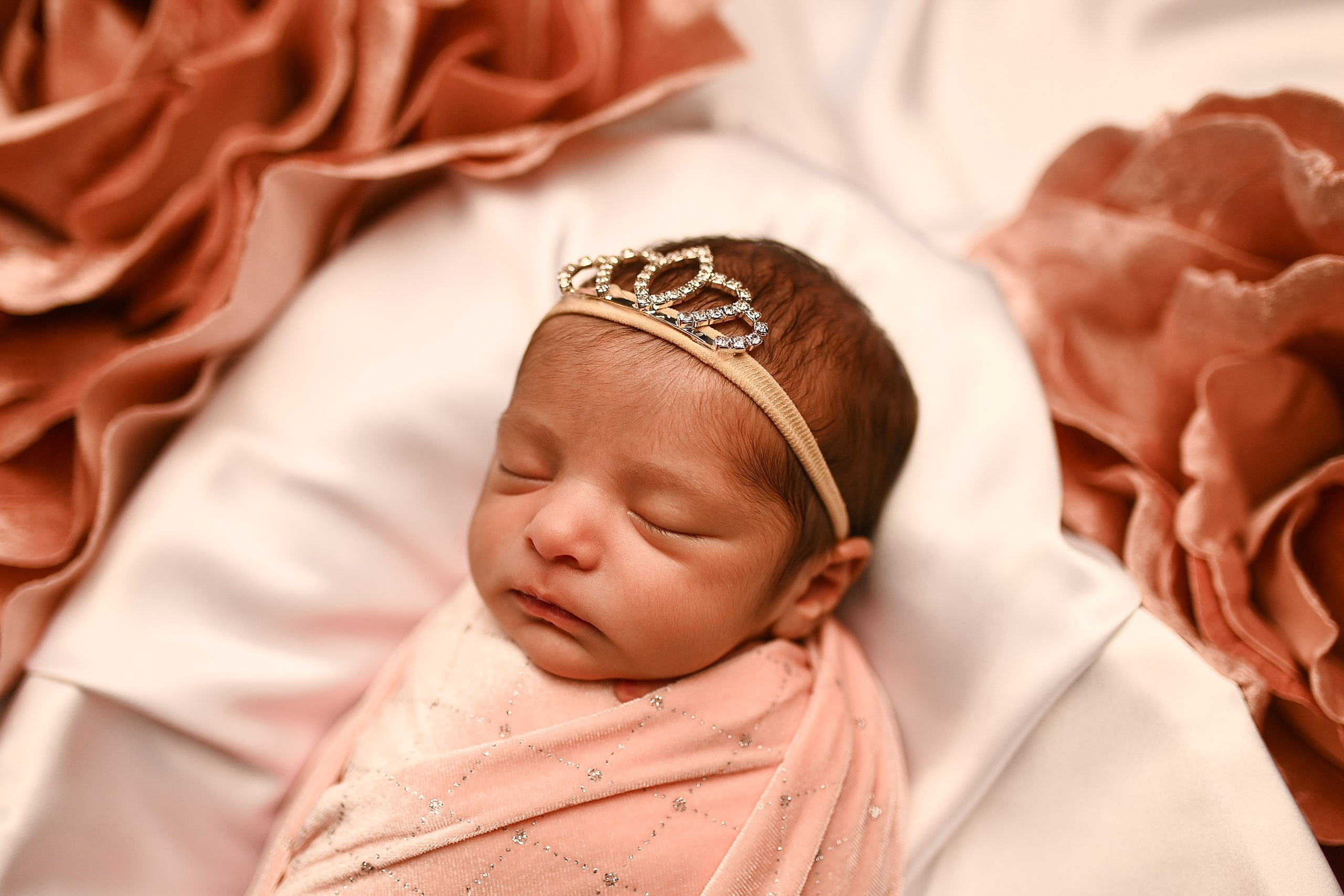 Επαγγελματική φωτογράφιση νεογέννητου στη Ρόδο. Φωτογράφος νεογέννητων στη Ρόδο. Φωτογράφιση εγκυμοσύνης