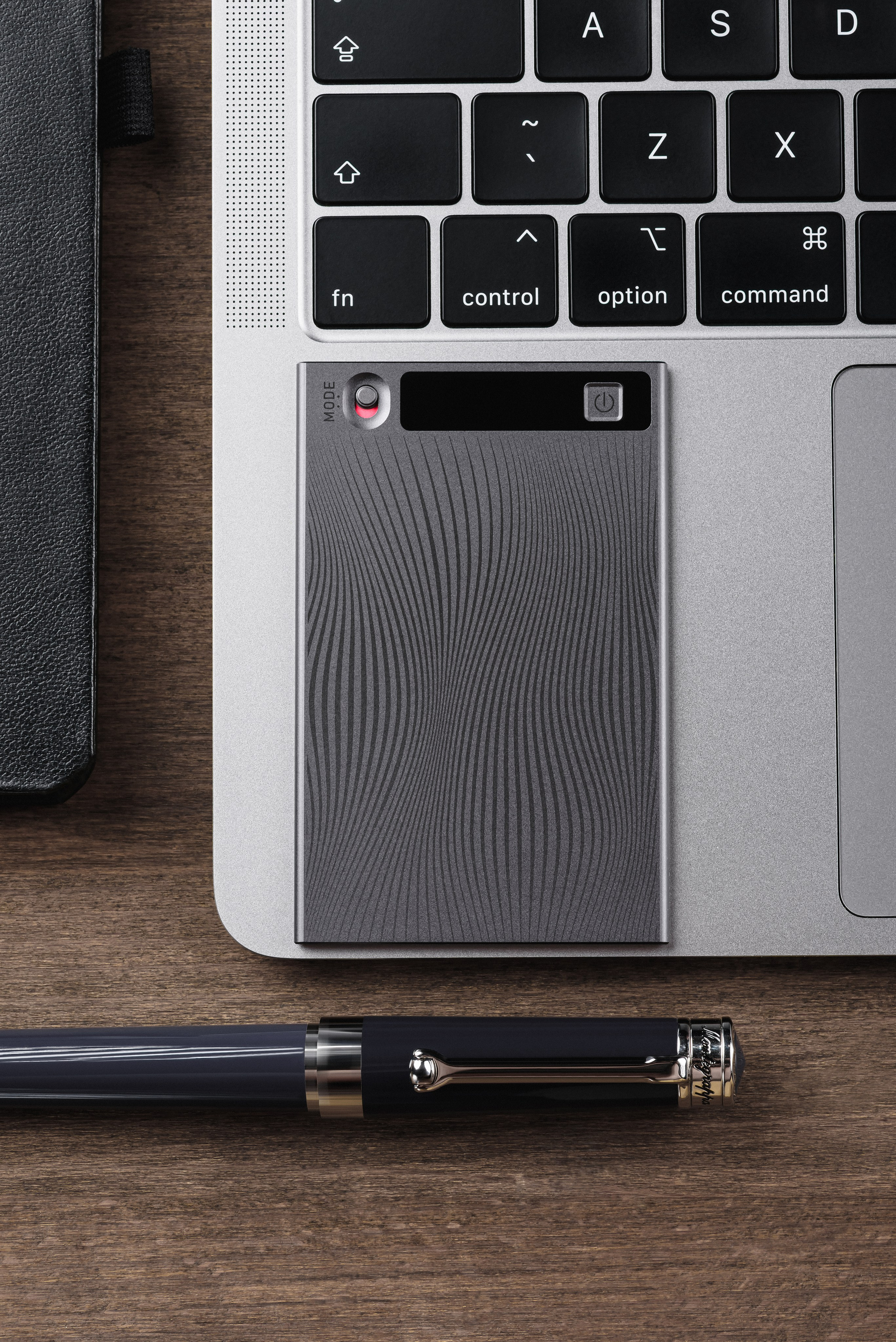 Mobvoi - TicNote. Fotogrāfs Rīgā. Gīmenes, individuālās un dažādu produktu fotosesijas