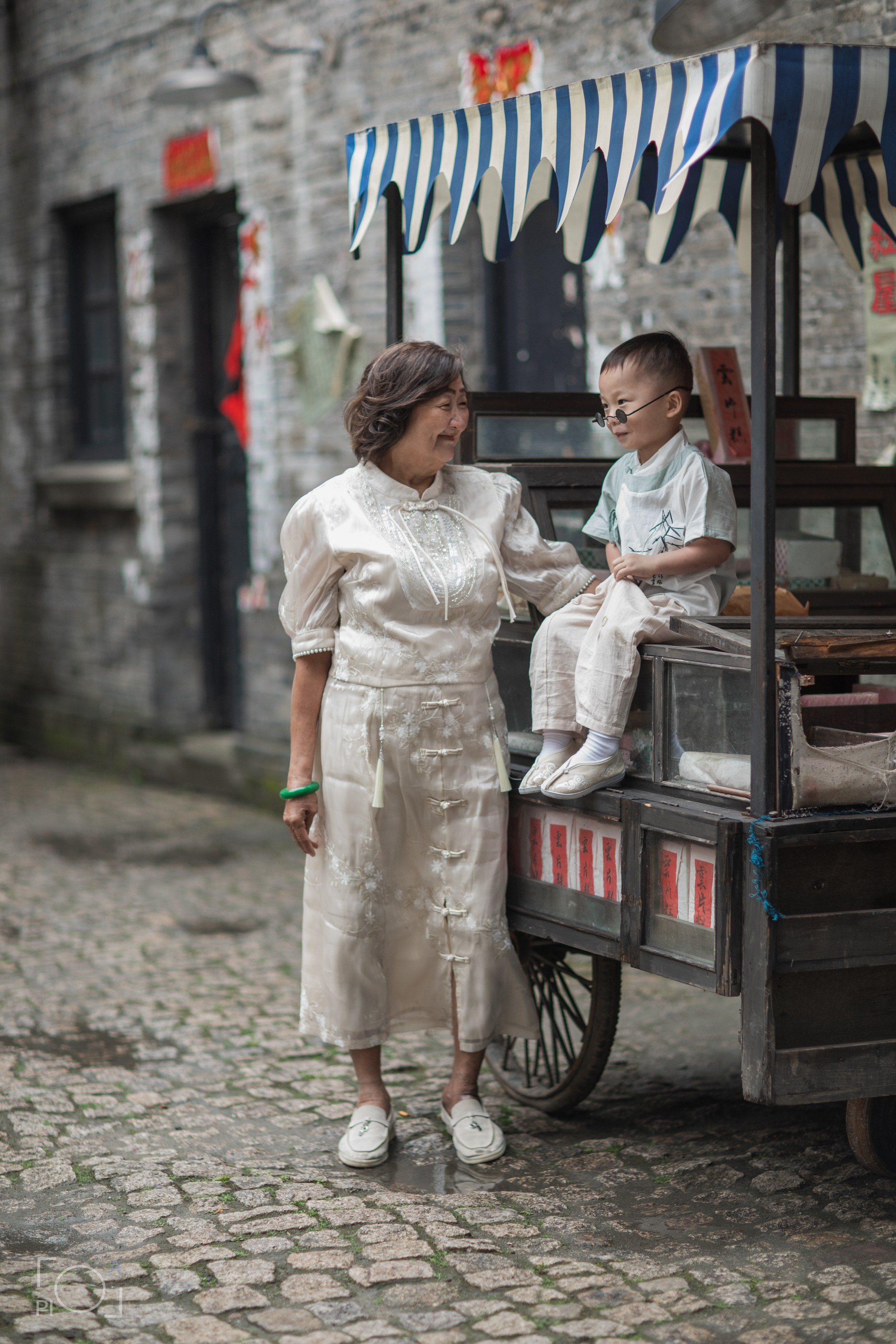 Семейная фотосессия в шанхайской киностудии. Photographer in Shanghai — Lola Pidluskaya
