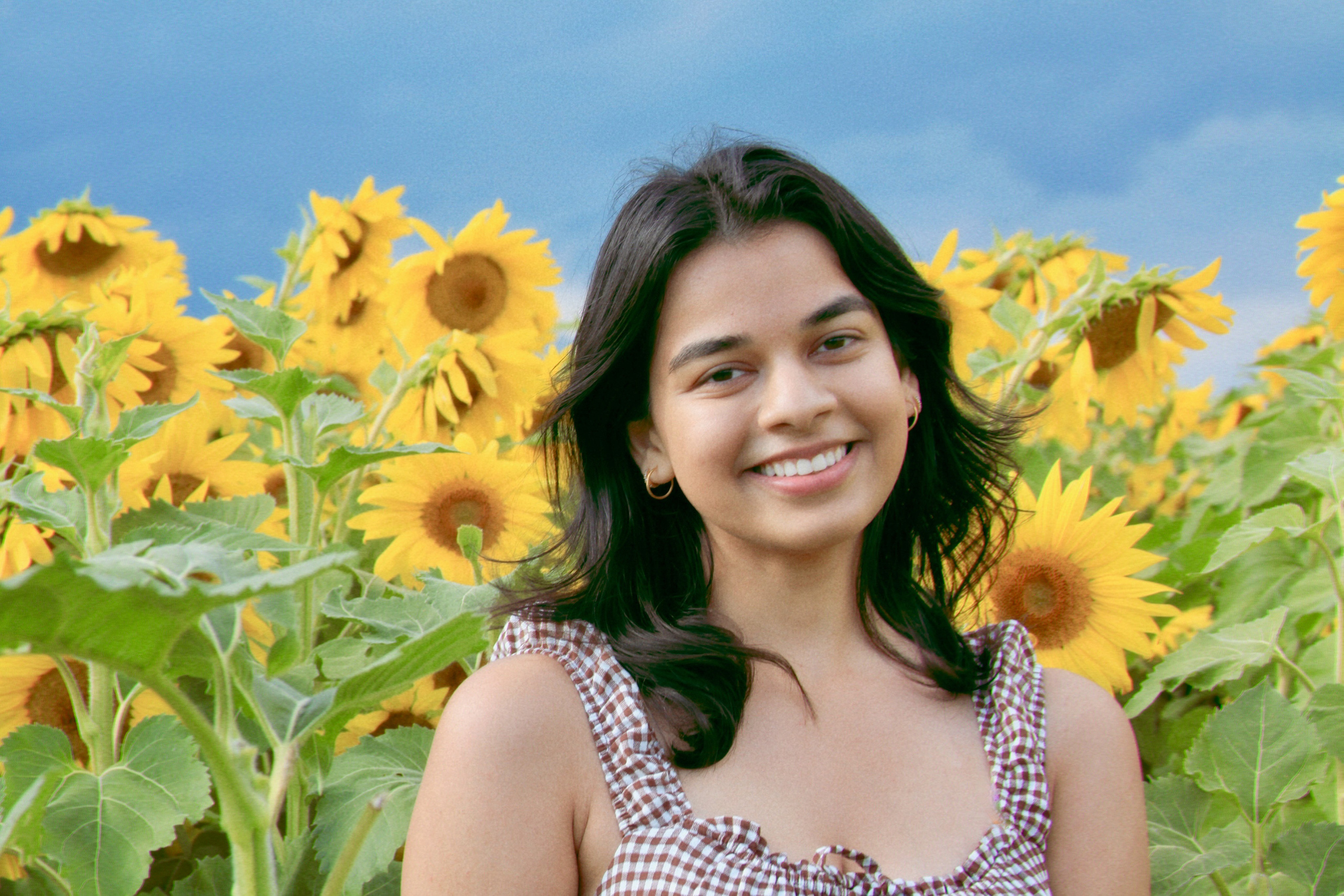 Sunflower farm shoot with Annie. Kelly Sang, graduation and portrait photographer in Boston